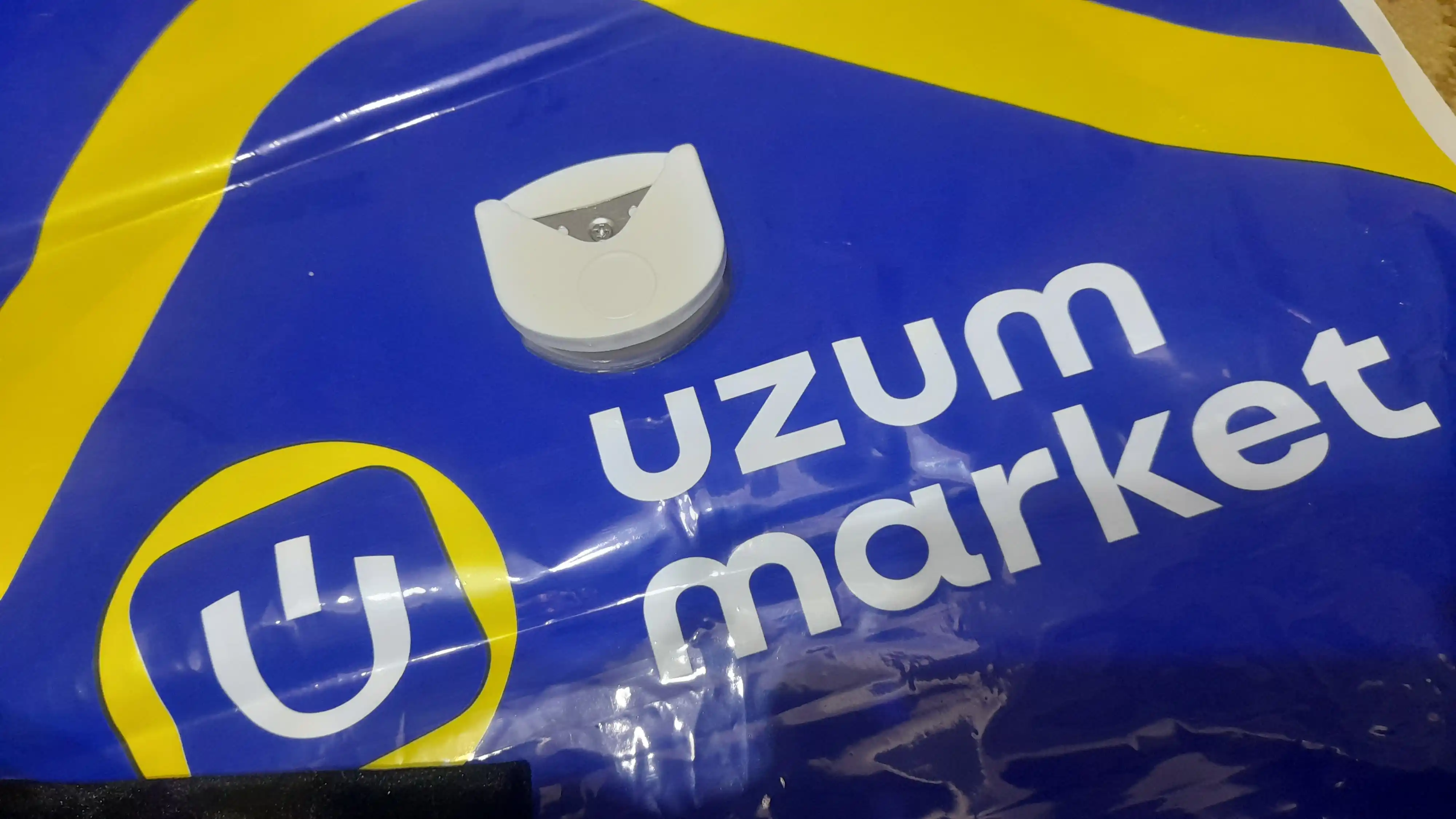 Teshik teshuvchi Deli E0123, fiksator bilan, 80 g, 20 varaq uchun