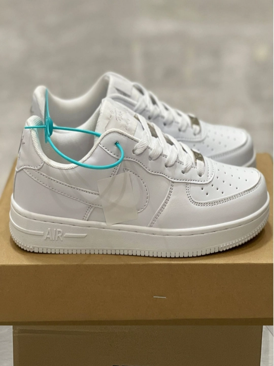 Erkaklar uchun kuzgi krossovkalar AIR FORCE1 CLASIC universal sifatli krossovkalar