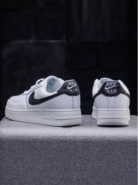 Erkaklar uchun kuzgi krossovkalar AIR FORCE1 CLASIC universal sifatli krossovkalar