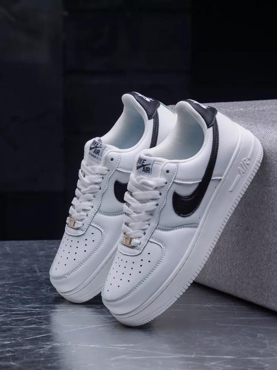 Erkaklar uchun kuzgi krossovkalar AIR FORCE1 CLASIC universal sifatli krossovkalar