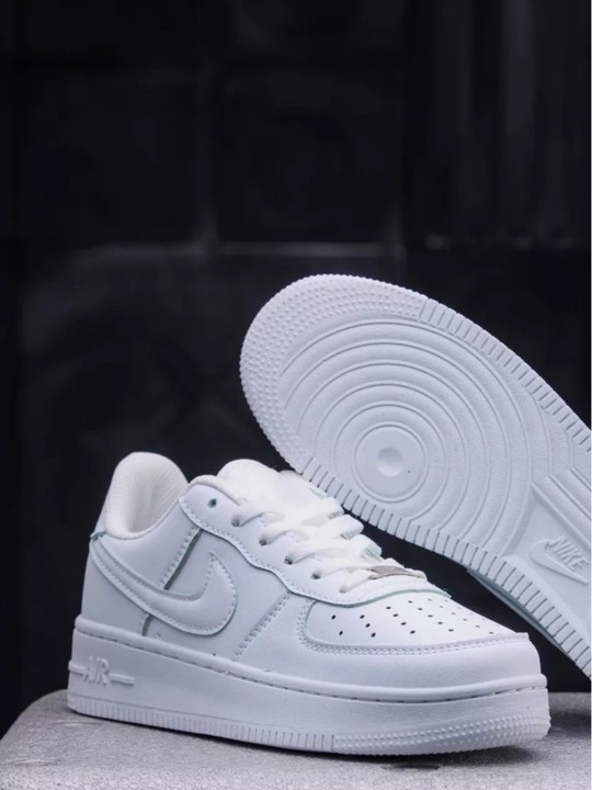 Erkaklar uchun kuzgi krossovkalar AIR FORCE1 CLASIC universal sifatli krossovkalar