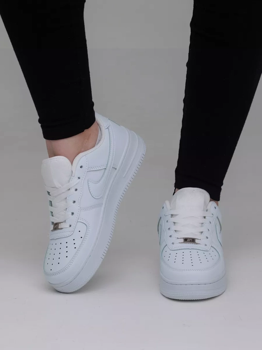 Erkaklar uchun kuzgi krossovkalar AIR FORCE1 CLASIC universal sifatli krossovkalar