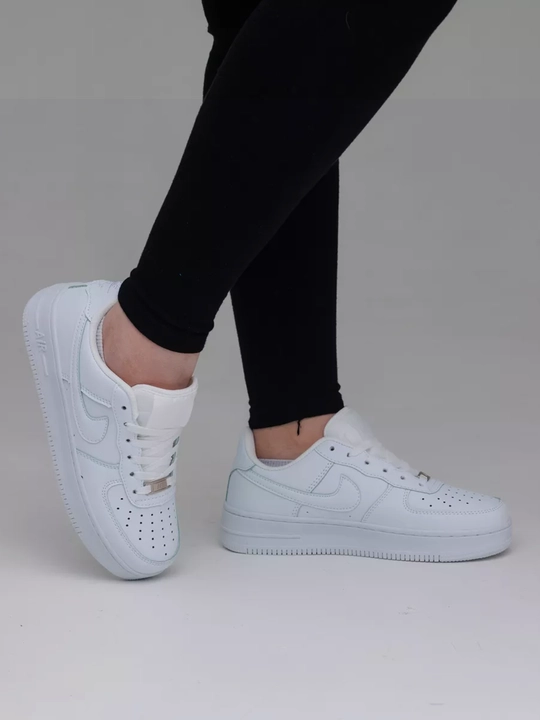 Erkaklar uchun kuzgi krossovkalar AIR FORCE1 CLASIC universal sifatli krossovkalar