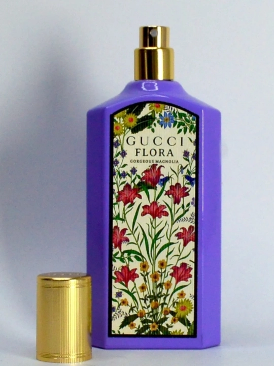 Parfyumlangan suv Gucci Flora Gorgeous Magnolia