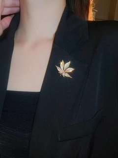 Бежевый