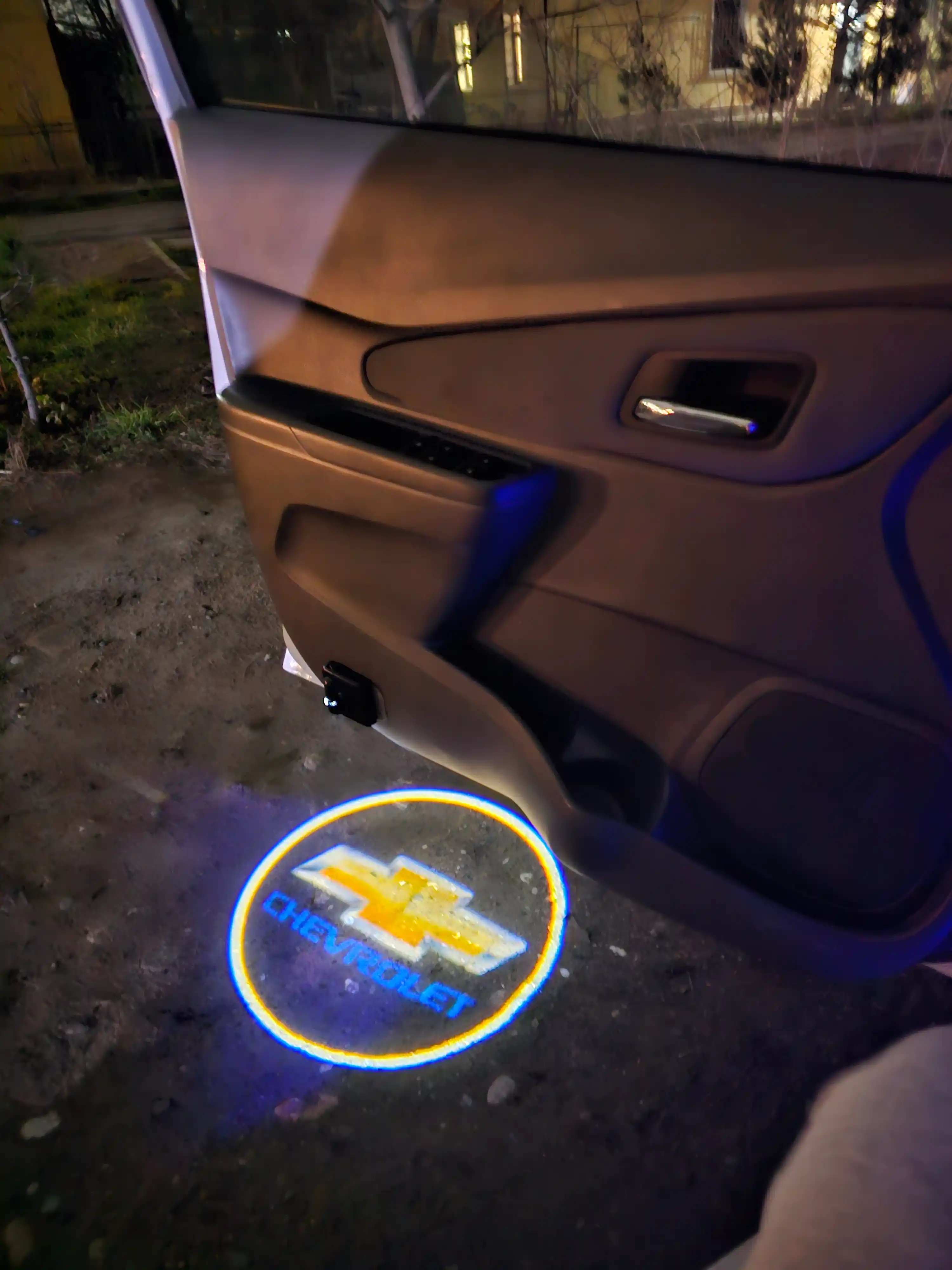 LED-проектор на дверь автомобиля — логотип Chevrolet, беспроводной, на батарейках