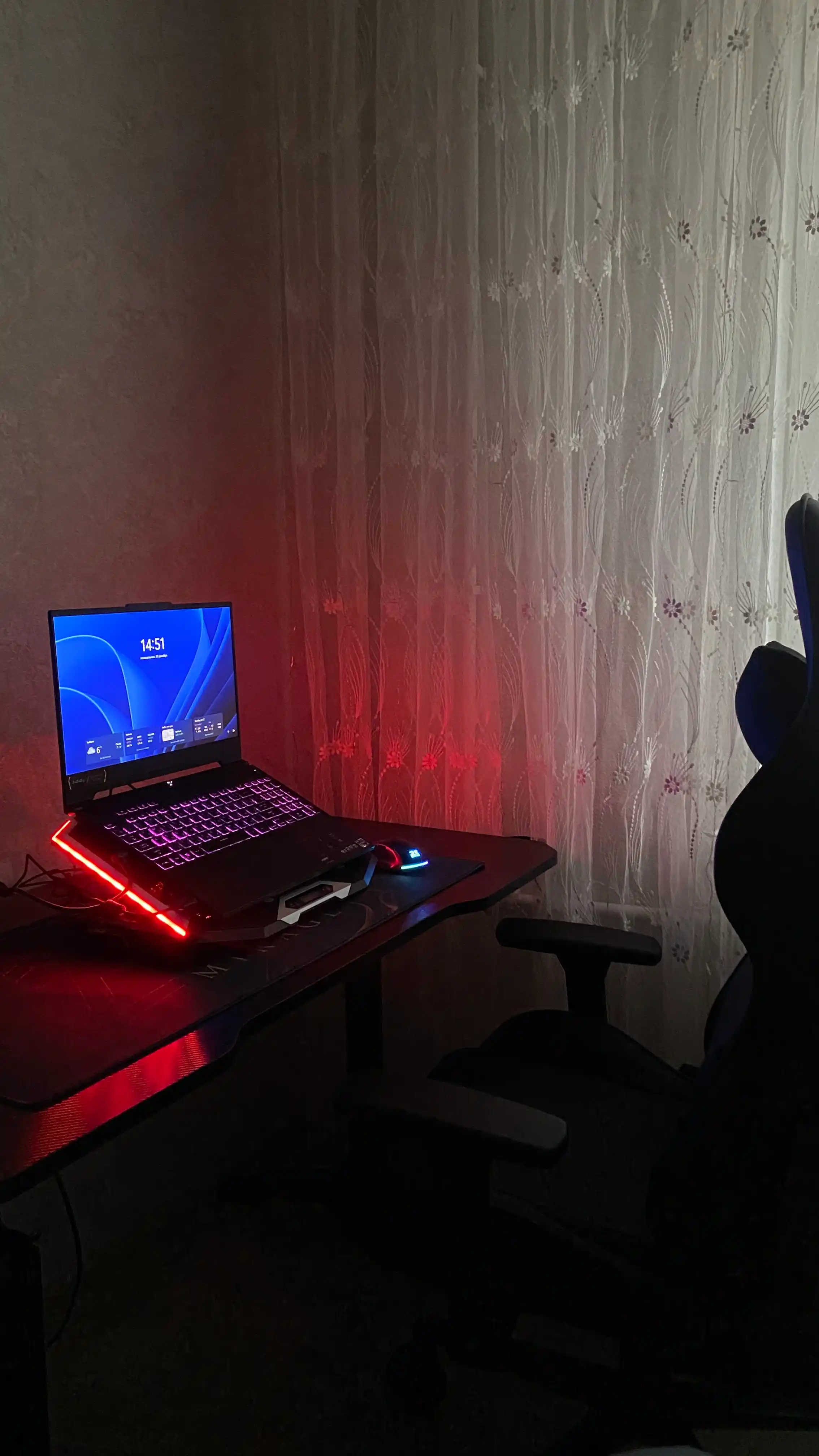 2E GAMING sovutgichli noutbuk tagligi, 14"-17.3," LED yoritgich, kuchli