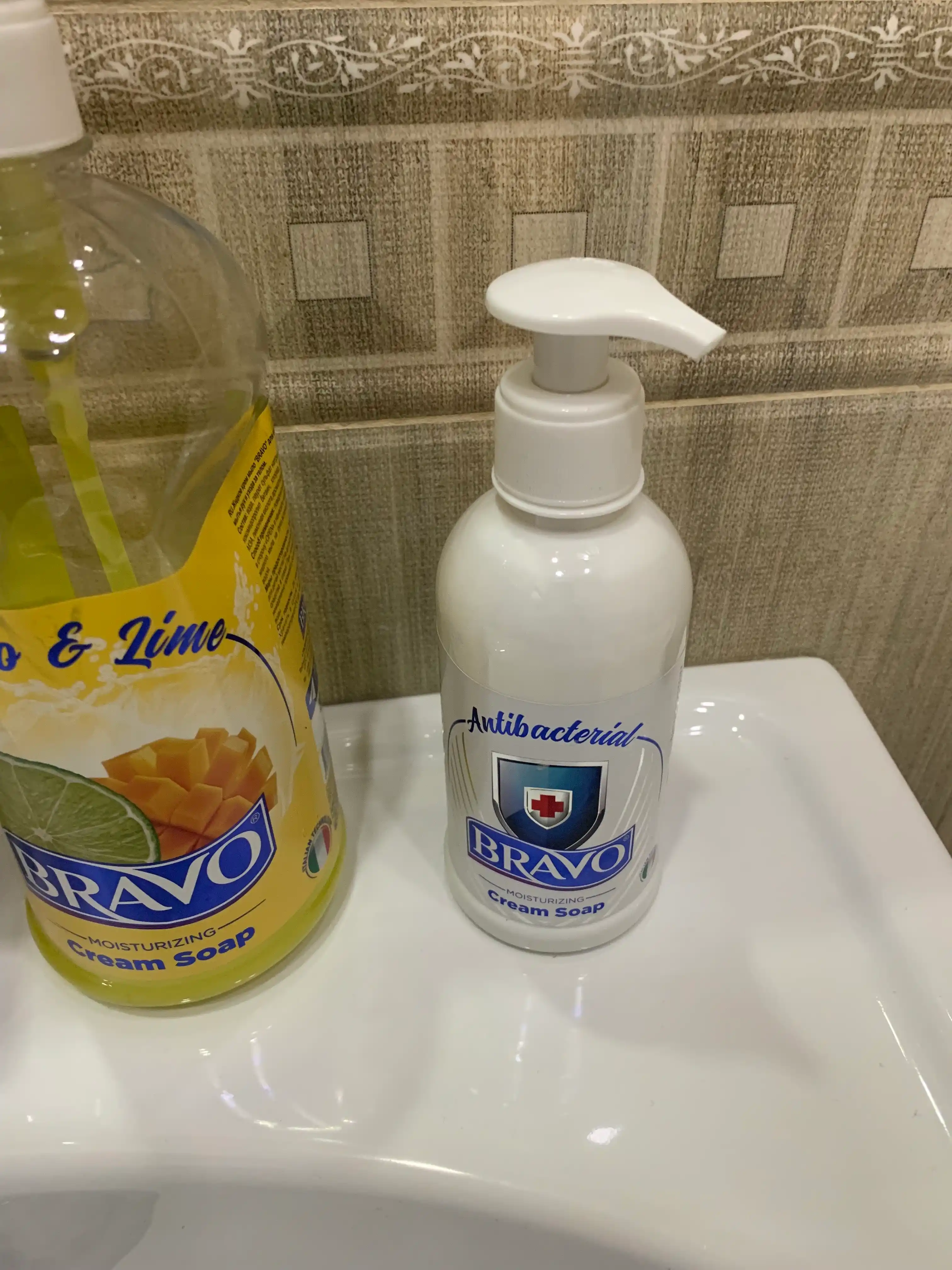 Жидкое крем-мыло для рук BRAVO Antibacterial, 300 мл