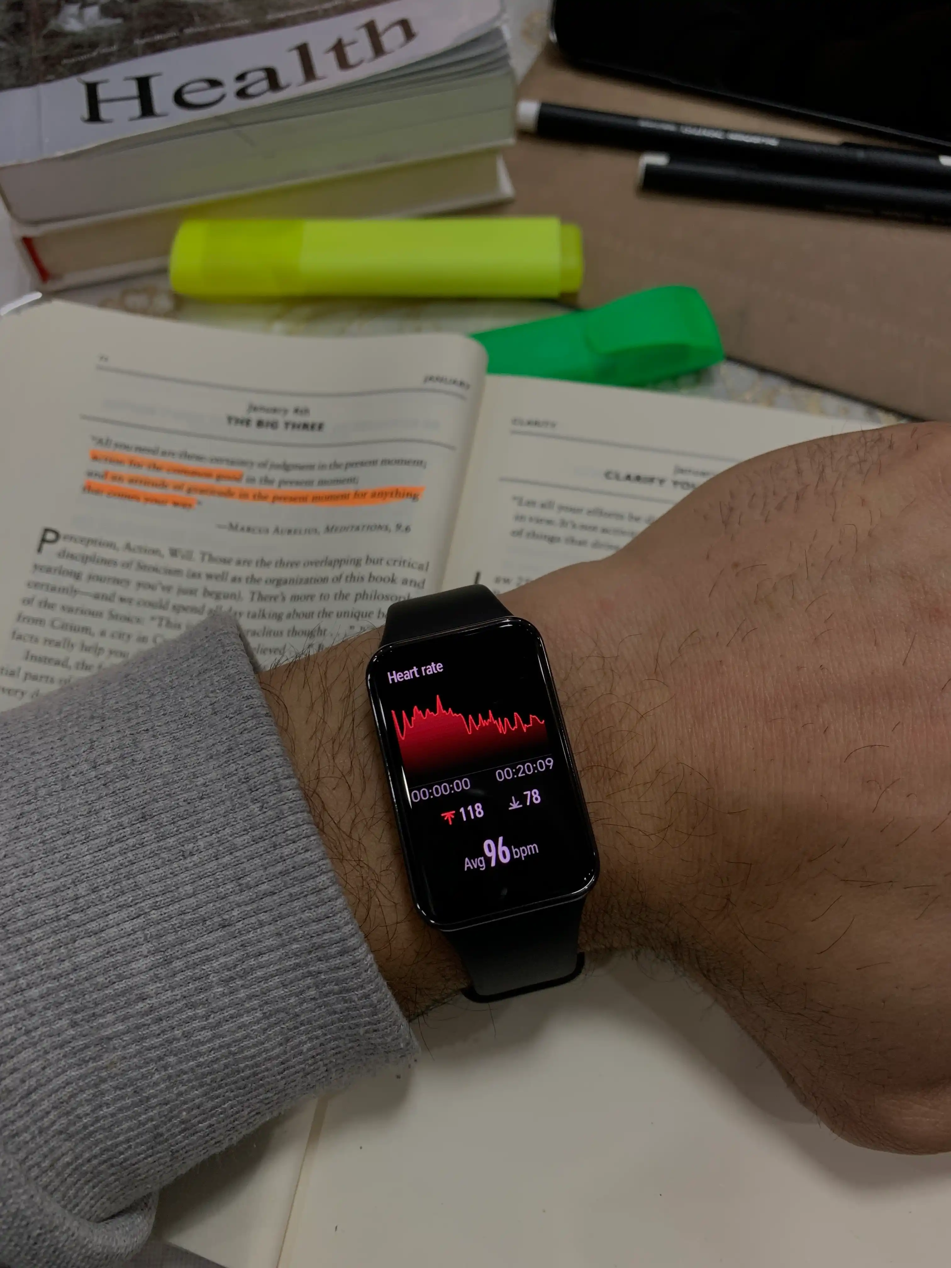 Honor Band 9 Asia, 1.57 dyuymli AMOLED 60Hz displey, 14 kunlik batareya, 96 ish rejimi