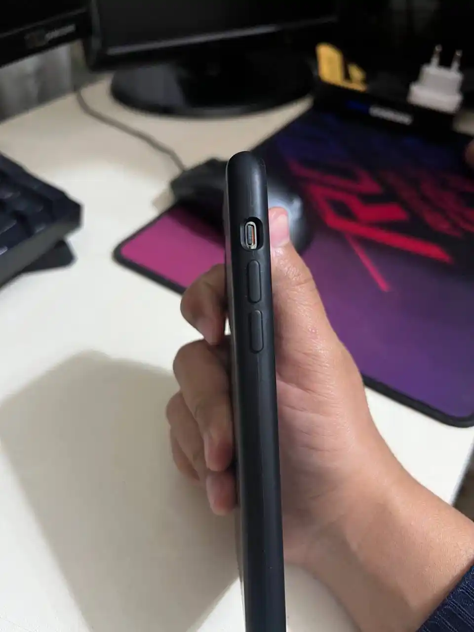 Силиконовый чехол с логотипом для iPhone 11–18 серий