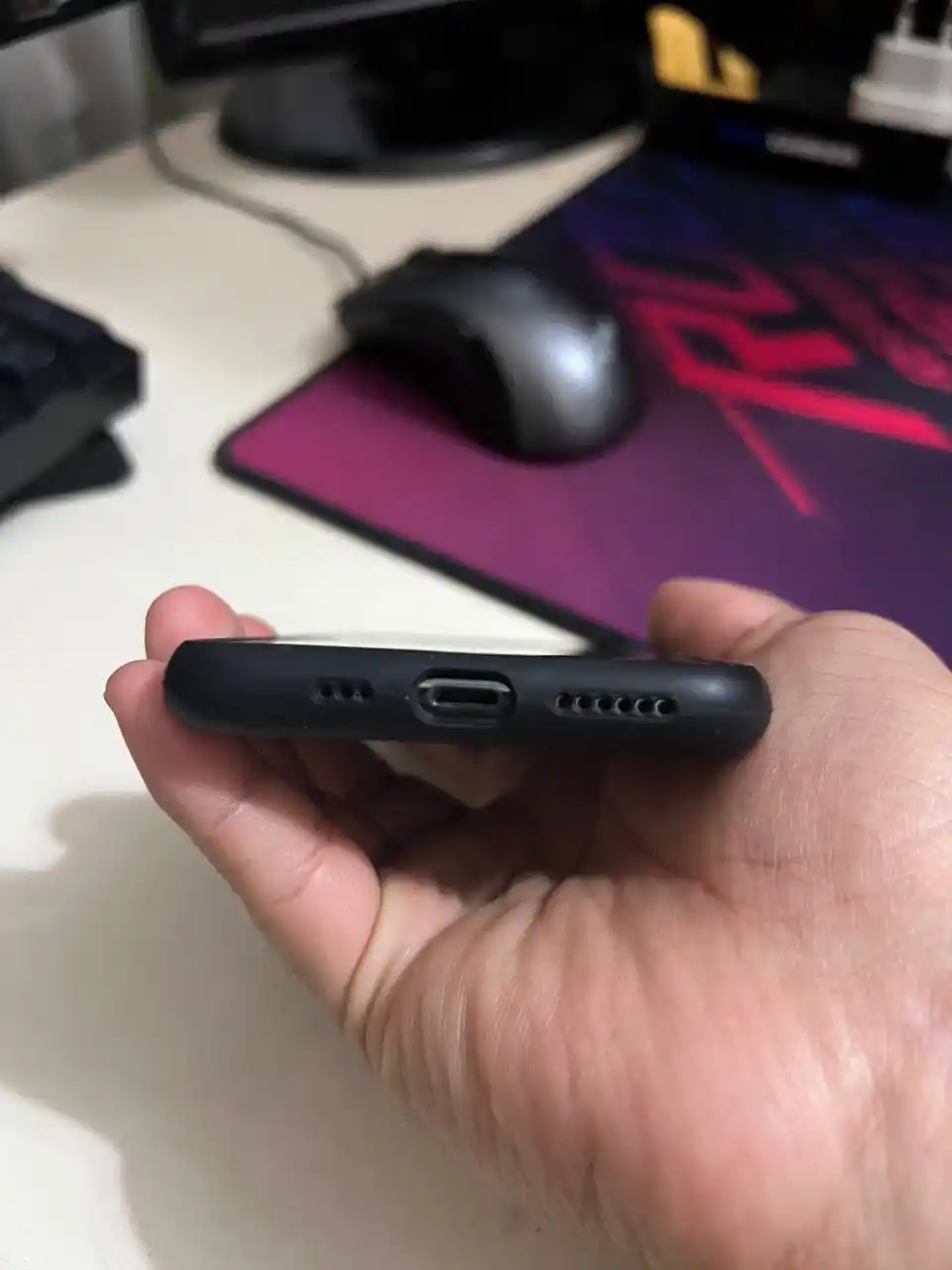 Силиконовый чехол с логотипом для iPhone 11–18 серий
