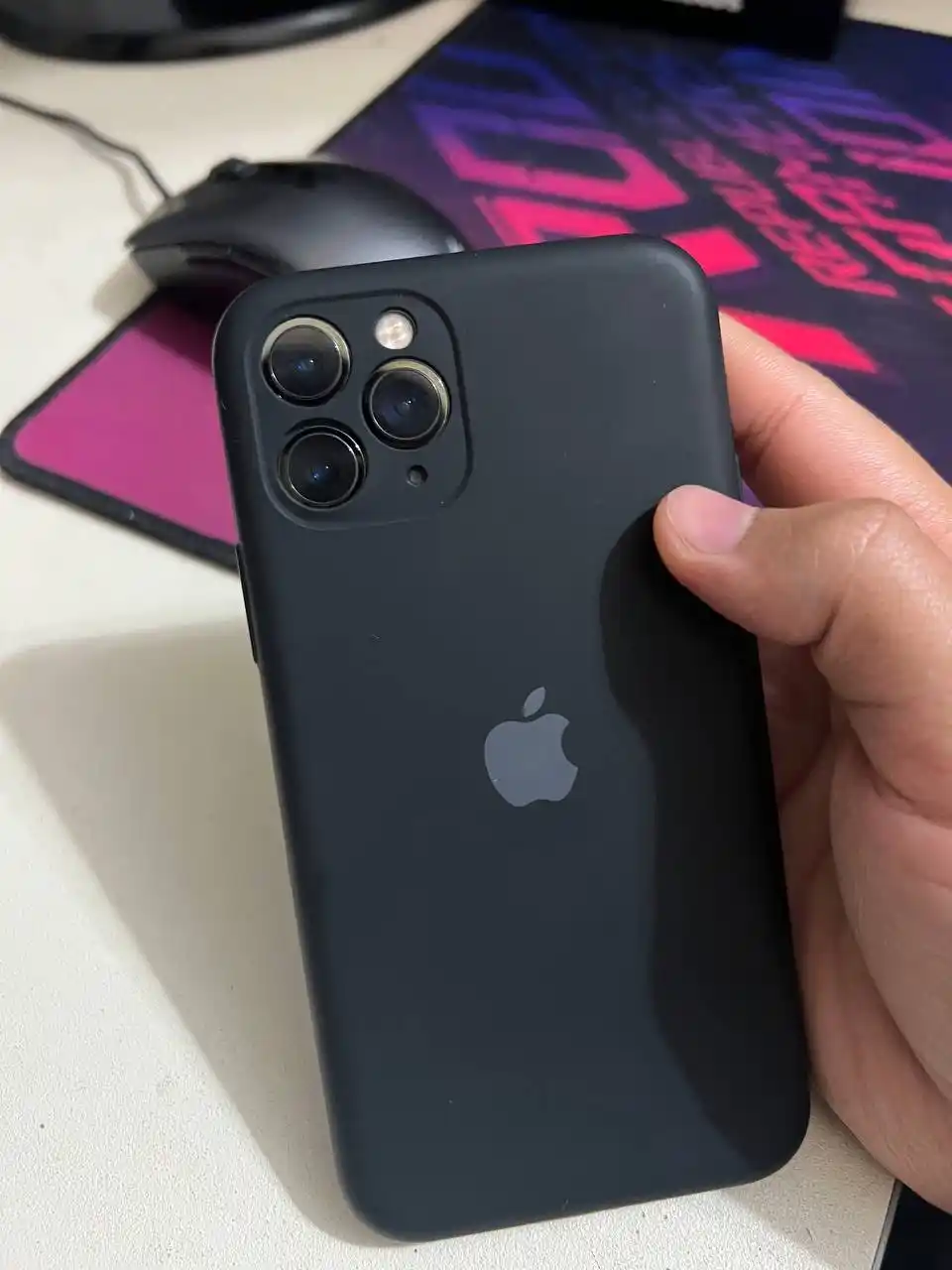Силиконовый чехол с логотипом для iPhone 11–18 серий