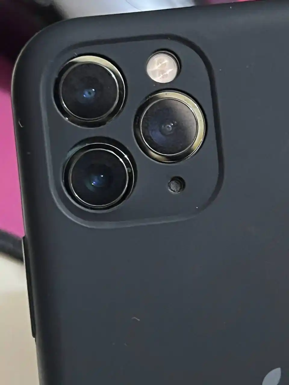 Силиконовый чехол с логотипом для iPhone 11–18 серий