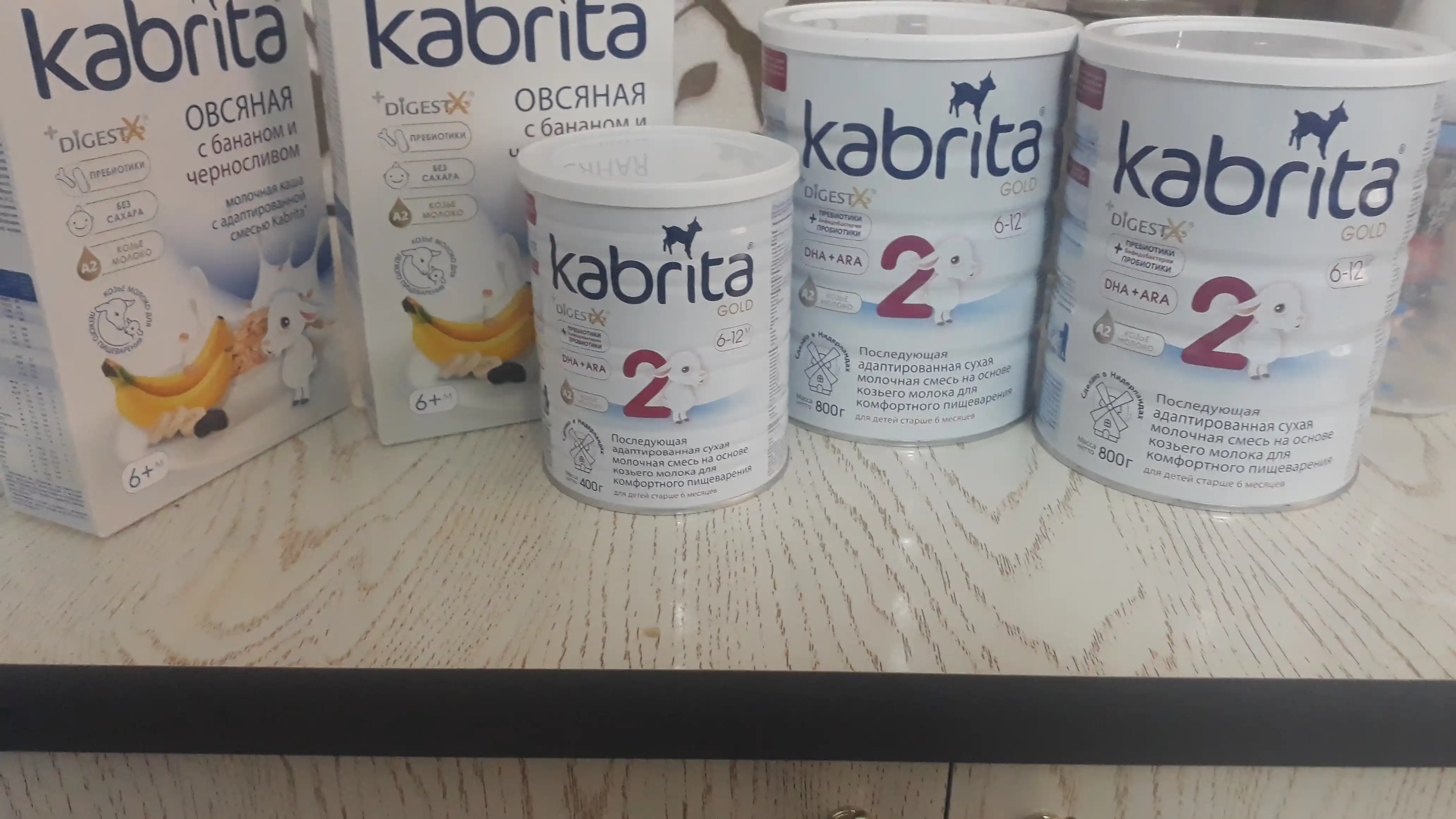 Ovsyanka bo'tqasi Kabrita, banan va qora olxo'ri bilan echki sutida 6 oy bilan, 180 gr