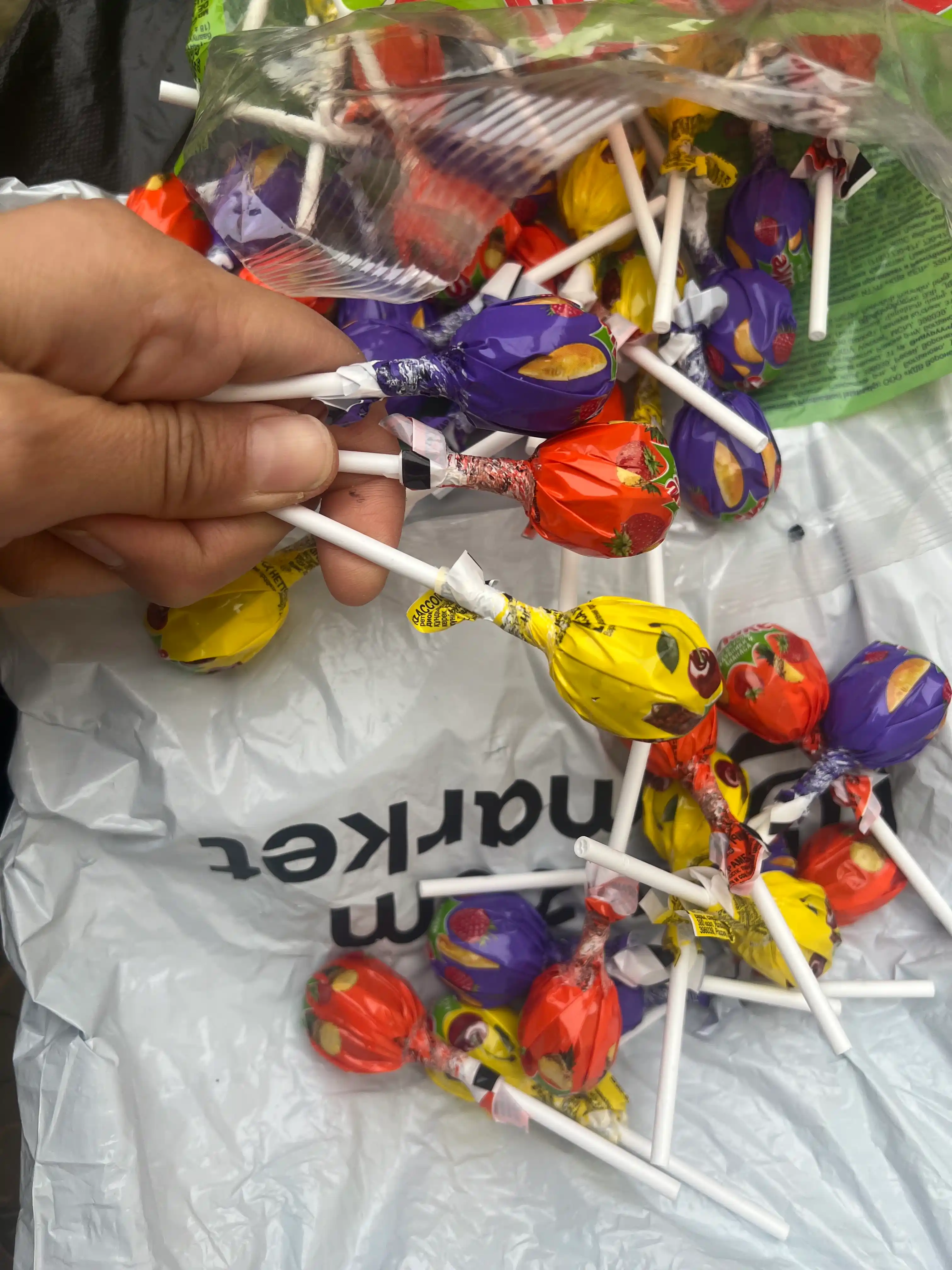 Ikkita tayoq ustidagi karamel Strike ass.packet/50pcs