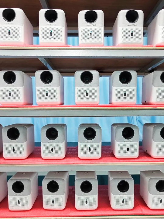 Byintek U4 Smart portativ proyektori, chang o'tkazmaydigan