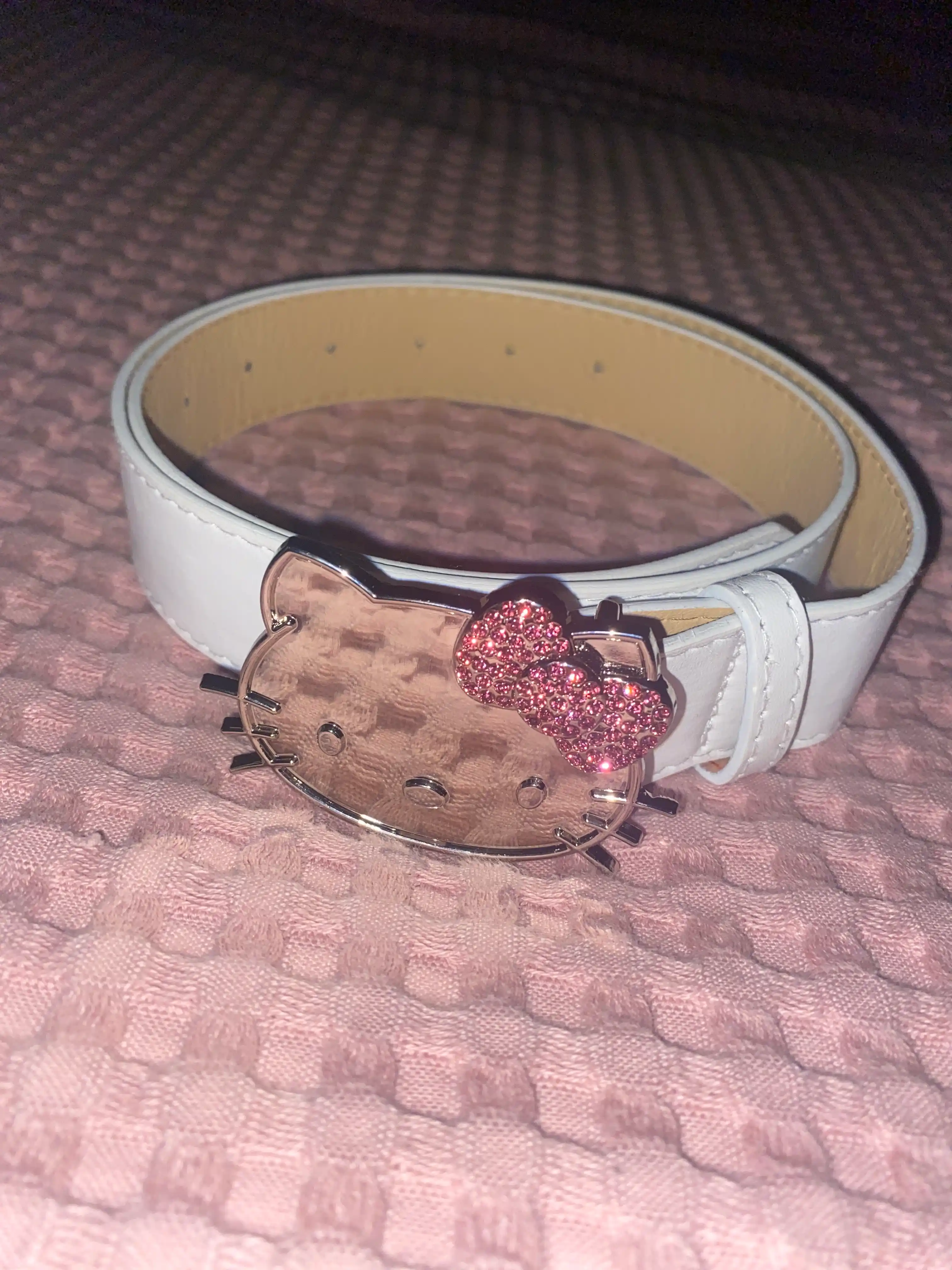 Ayollar kamarlari, y2k drayn, Hello Kitty