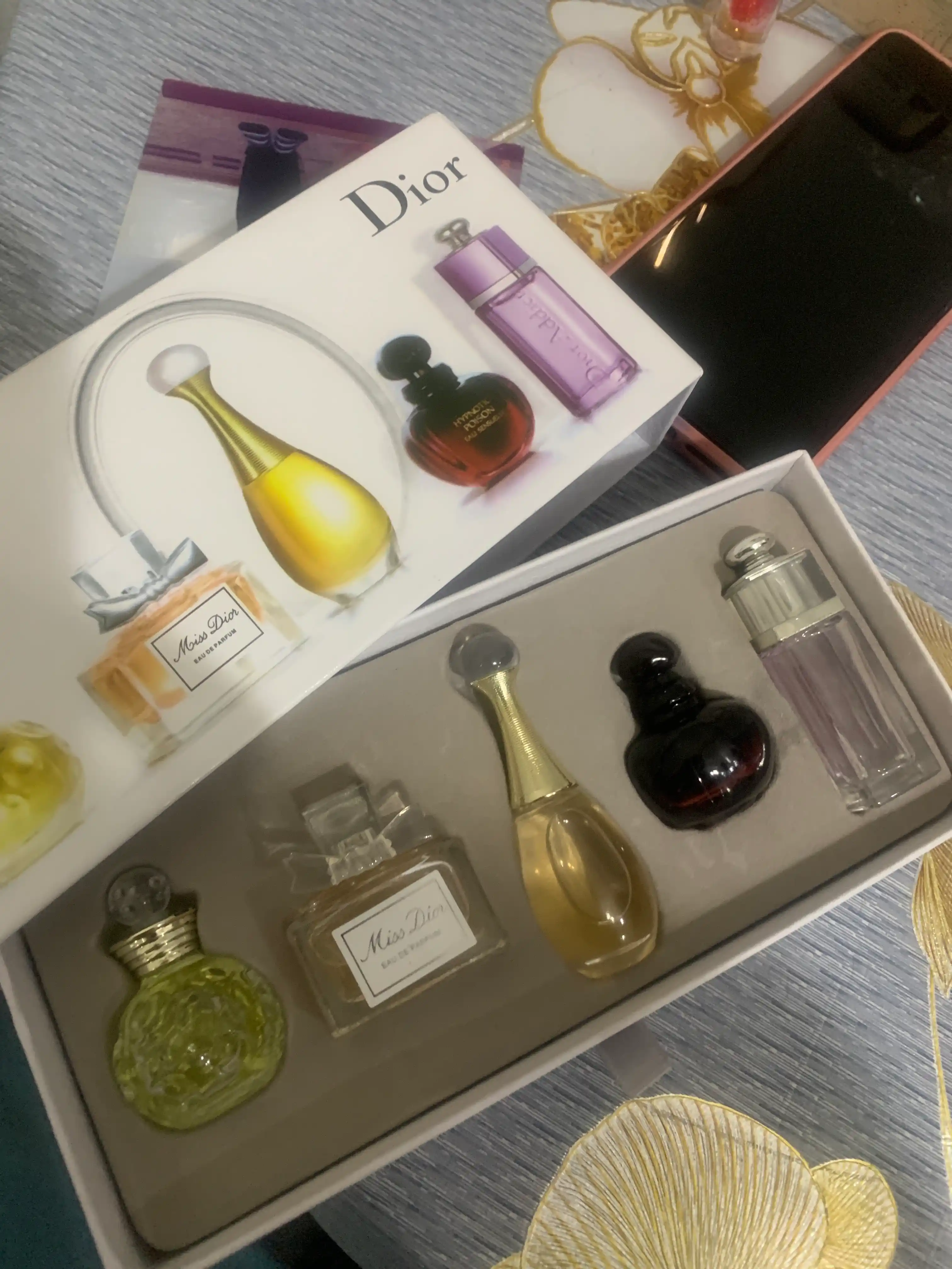 Sovg'a uchun atirlar to'plami Les Parfumes, ayollar va qizlar uchun, 5 tasi 1 da