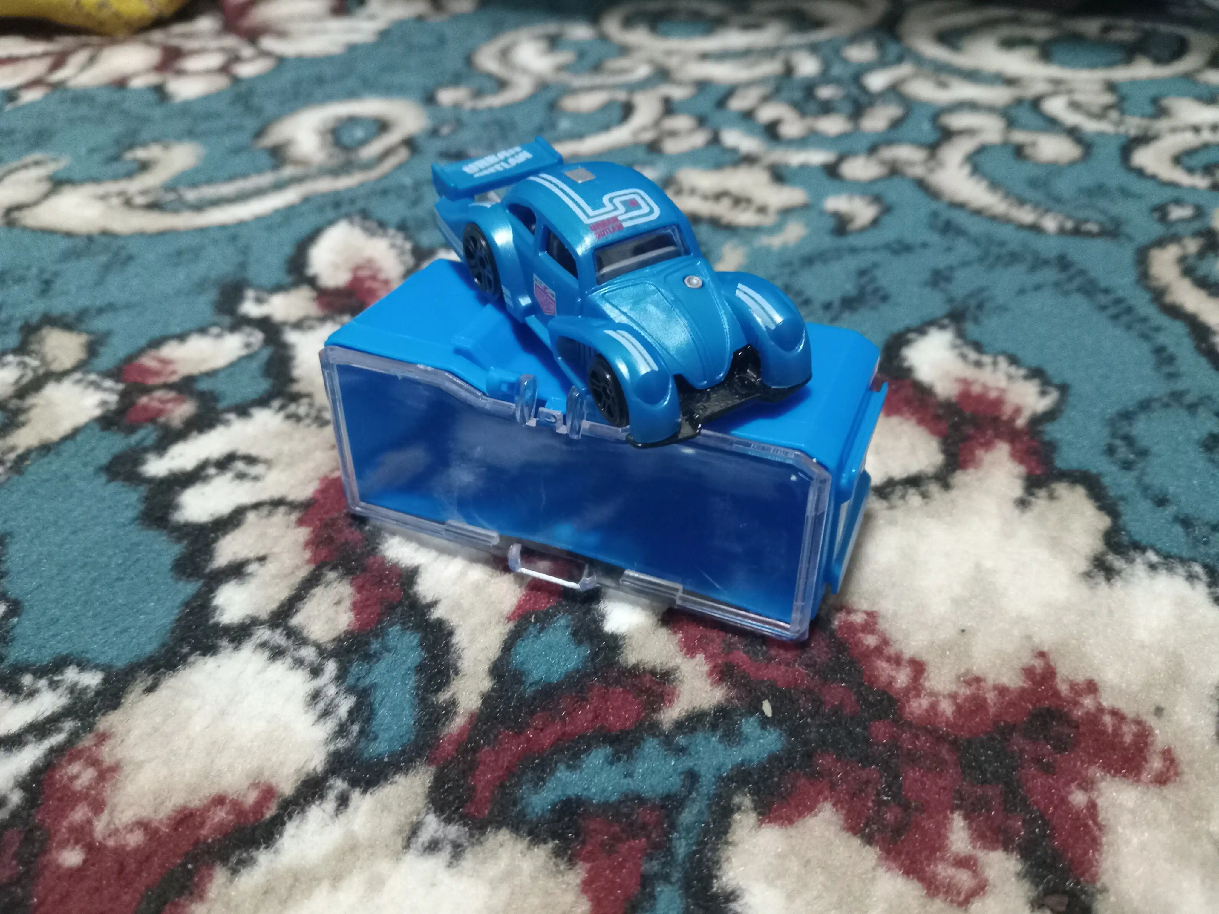 Metall mashinalar Hot Wheels stilida, to'plami 8 dona, konteynerlardan konstruktor
