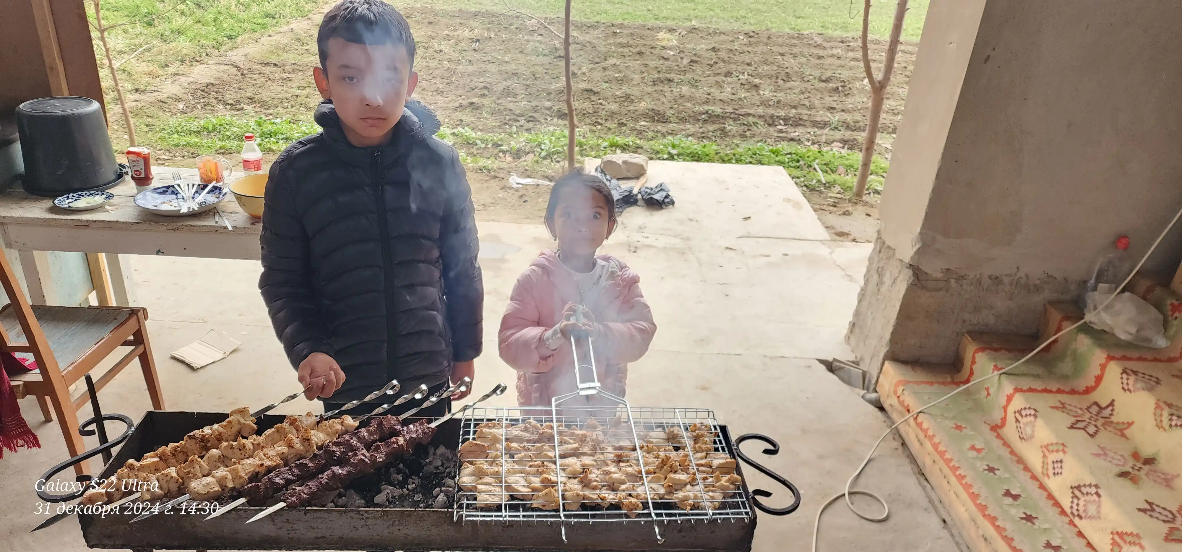 Steyk uchun grill-panjara, katta, sanchqi bilan, 45 * 27 * 2 sm, sovg'a sifatida yelpig'ich