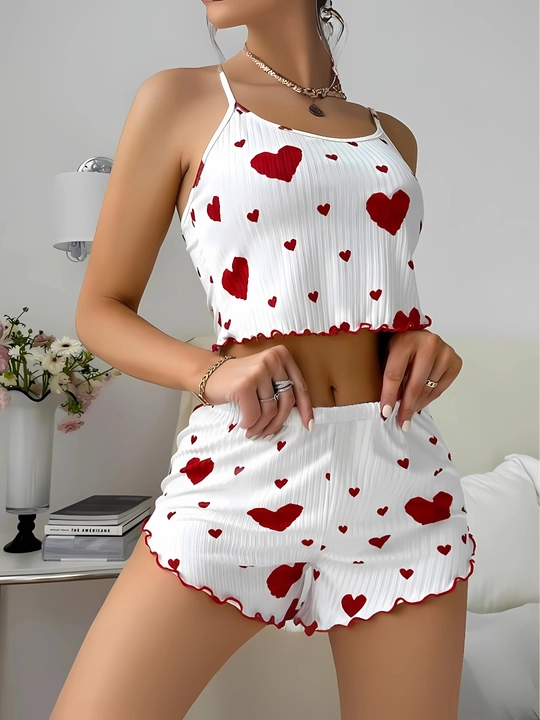 Ayollar uchun uy kiyimi: yurakcha naqshli shortik va top bilan pijama komplekt