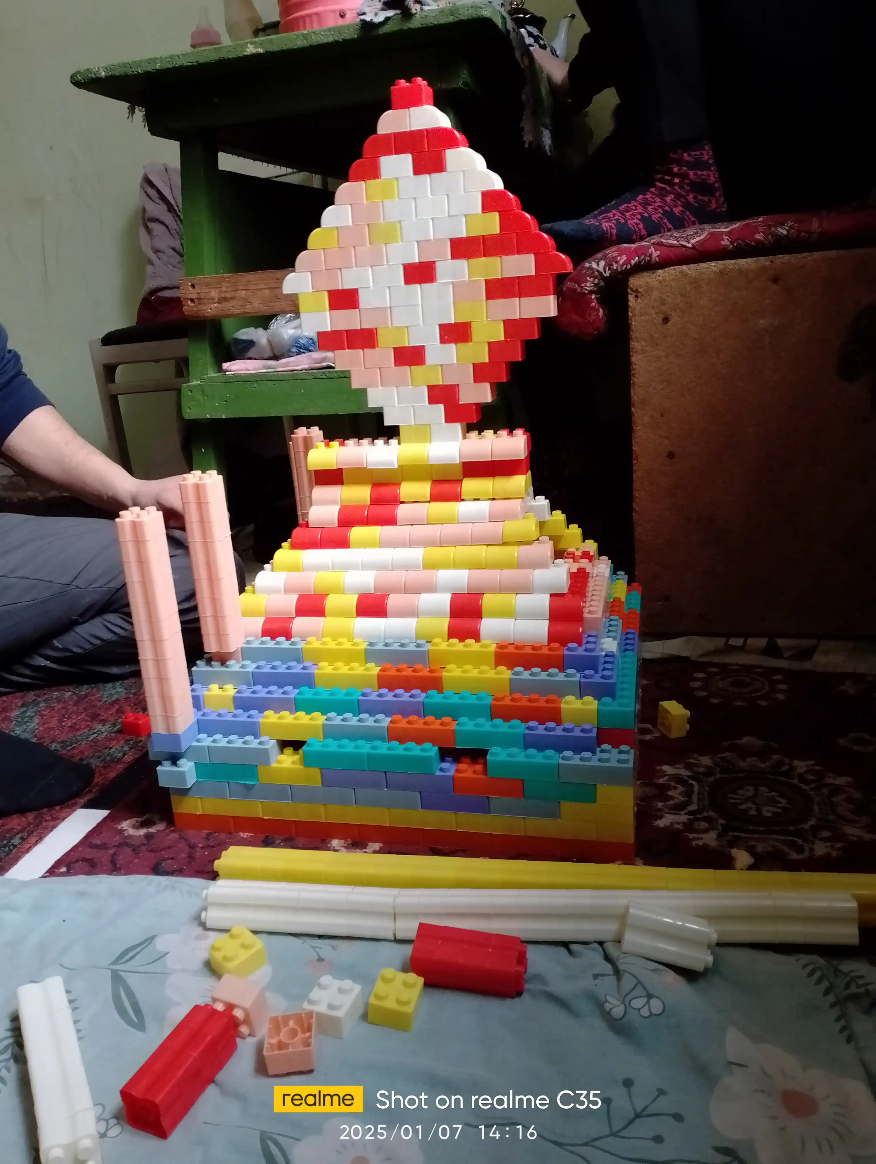 Конструктор с набором игрушек, 870 шт
