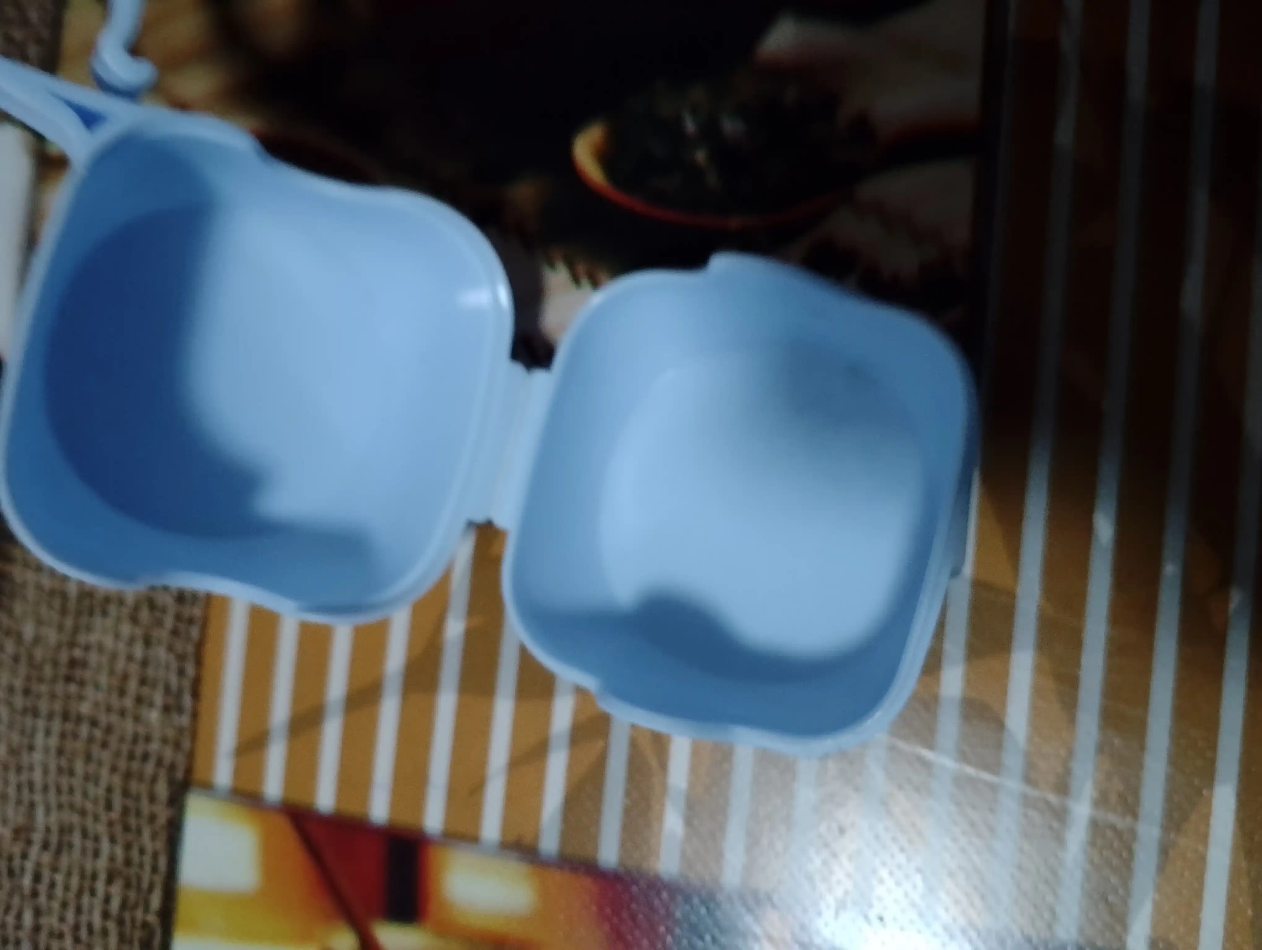 So'rg'ichlar va emizgichlarni saqlash uchun quti, plastikdan