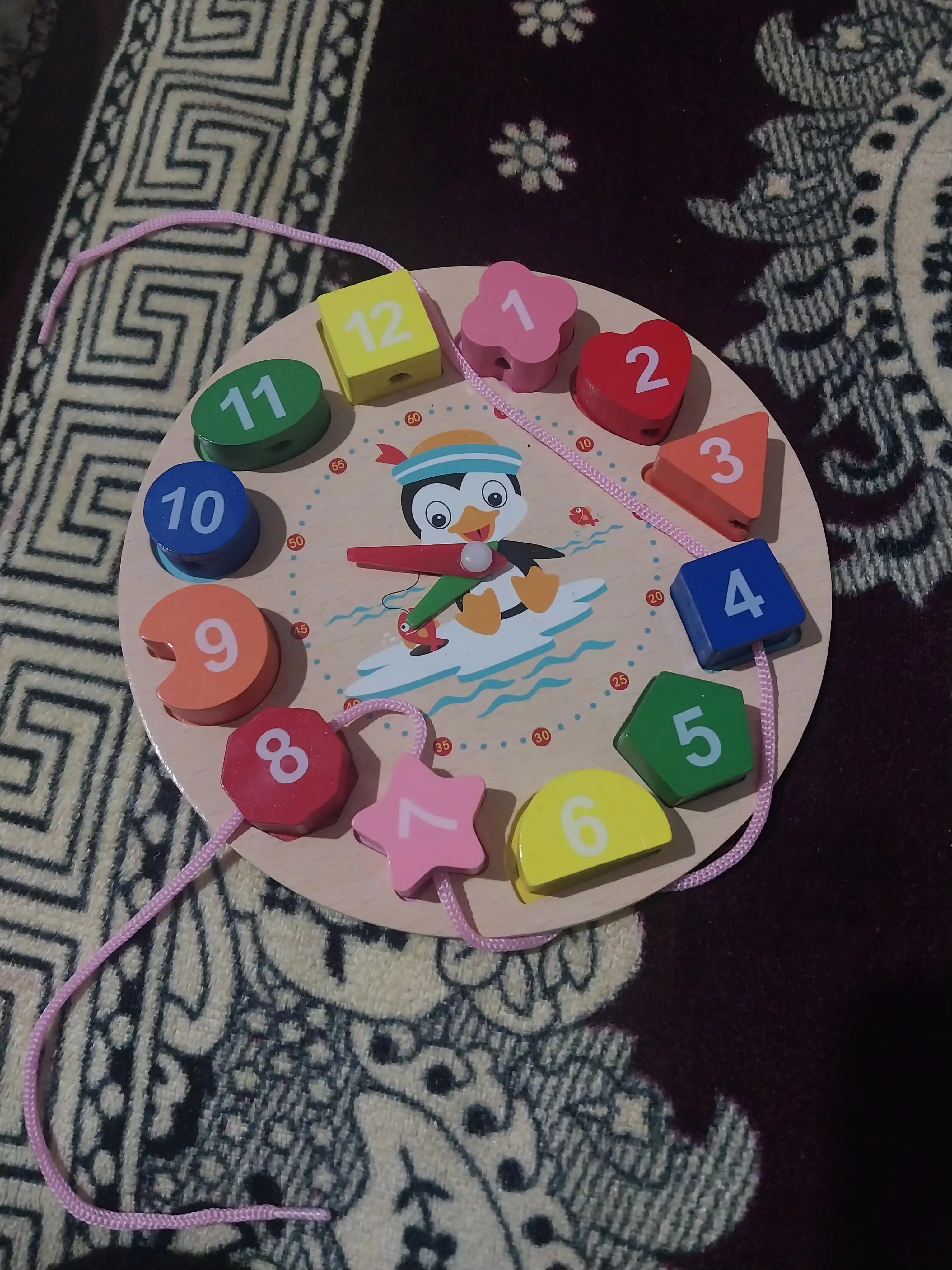 Yog'ochdan yasalgan saralovchi "Yoqimli pingvin", 3 tasi 1 da "Sorter, bog'lovchi, soat"