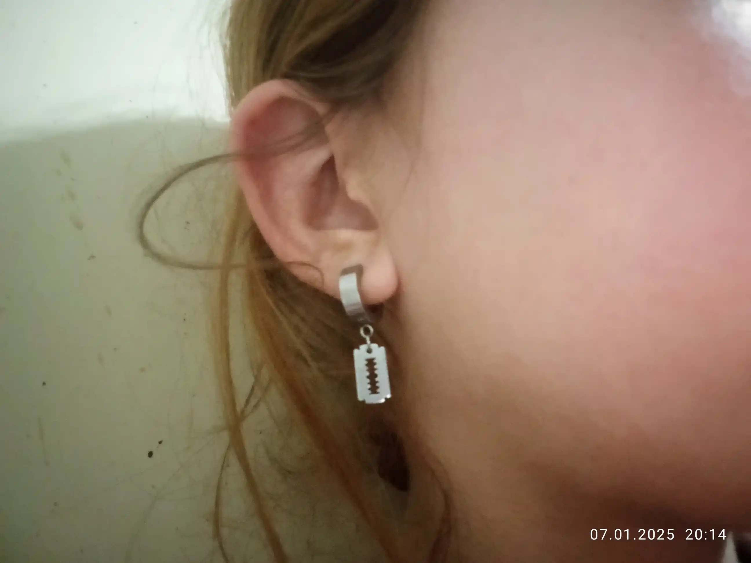 Серьги лезвие женские