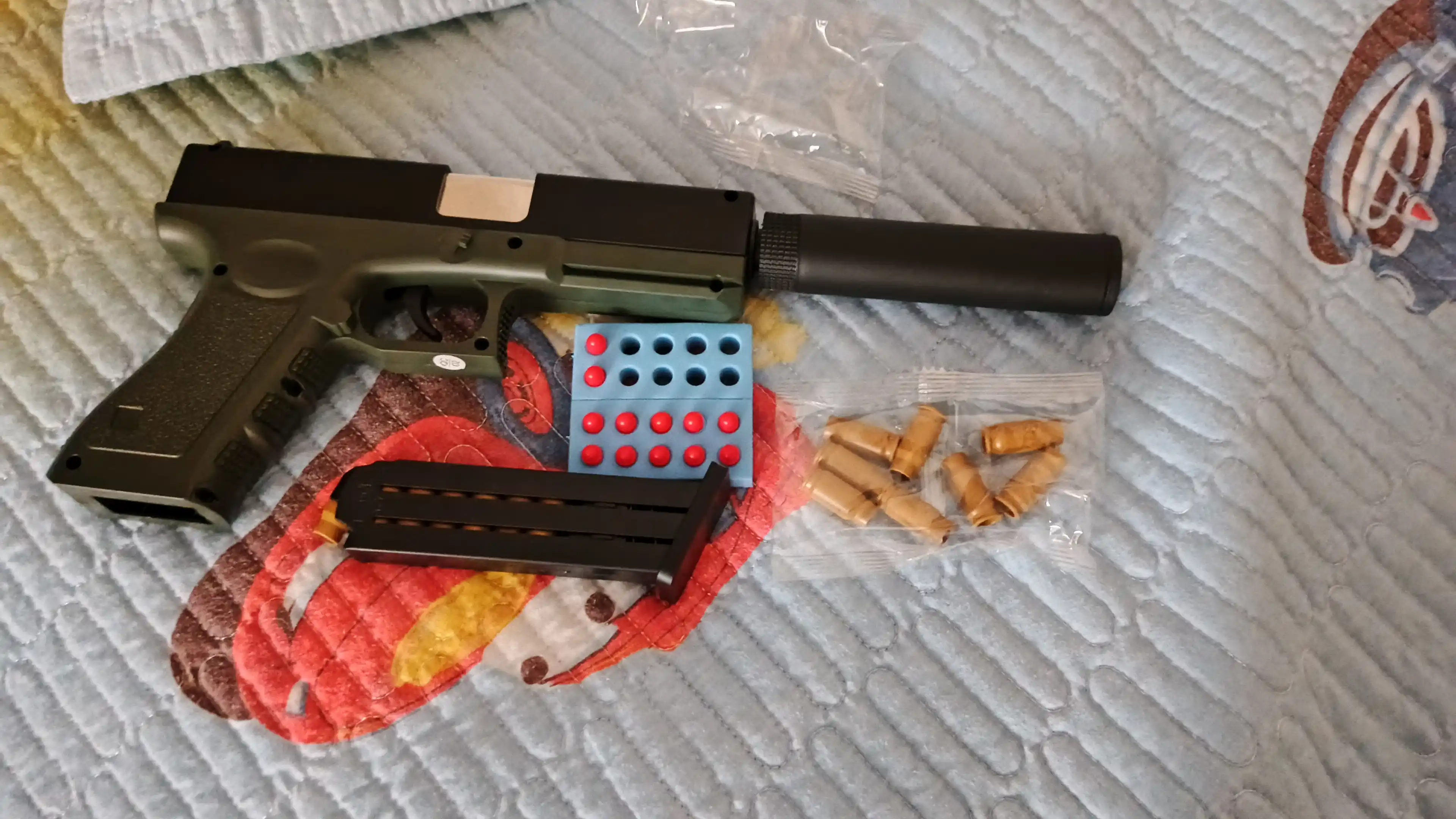 Игрушечный пистолет Glock 18