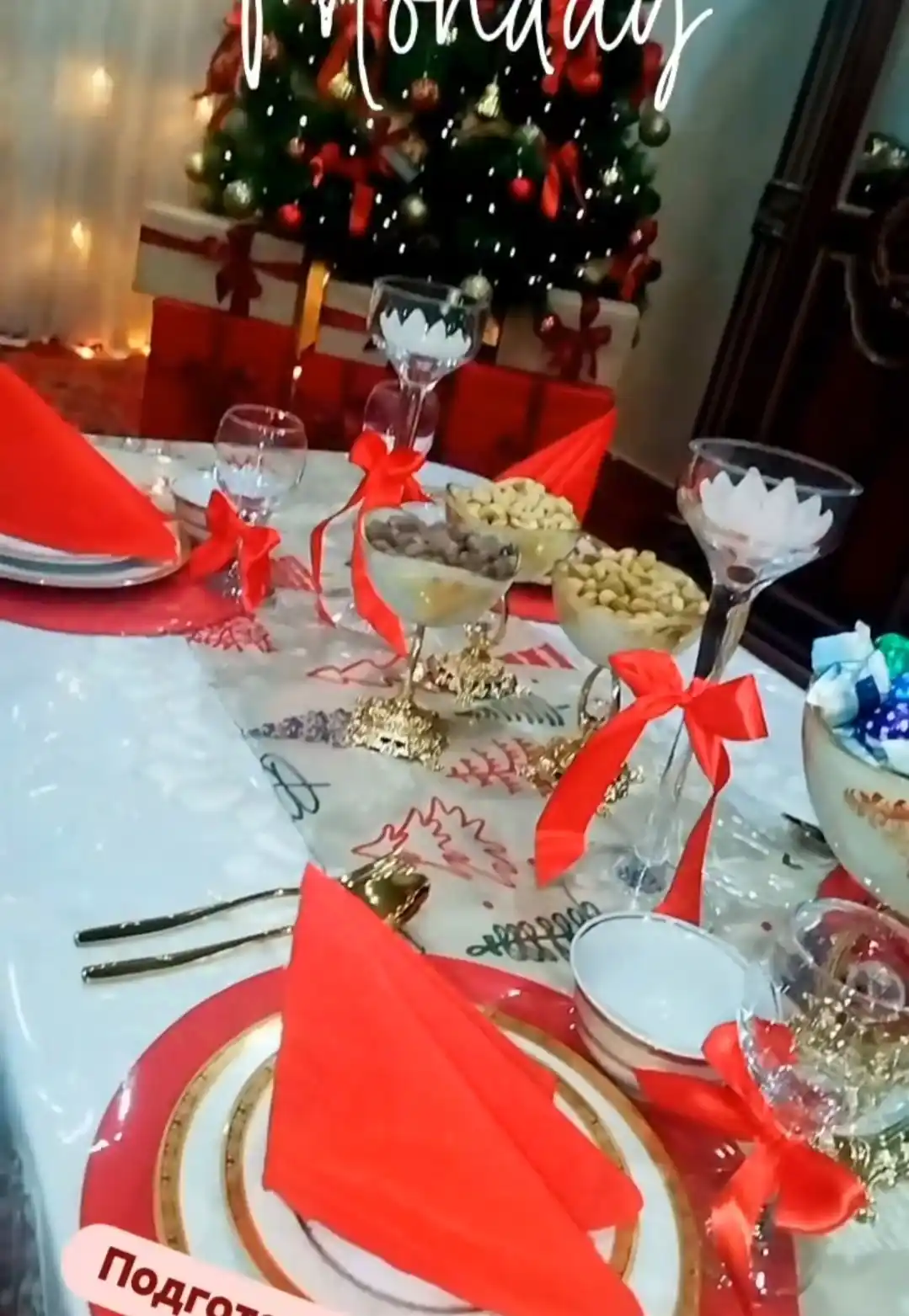 Stol va 6 ta likopcha uchun yangi yil ranneri, o‘lchami 40*180 sm