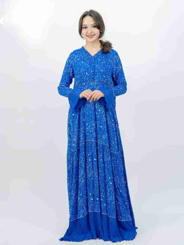 Rus gozalining yubkasini kotarib sikdim.