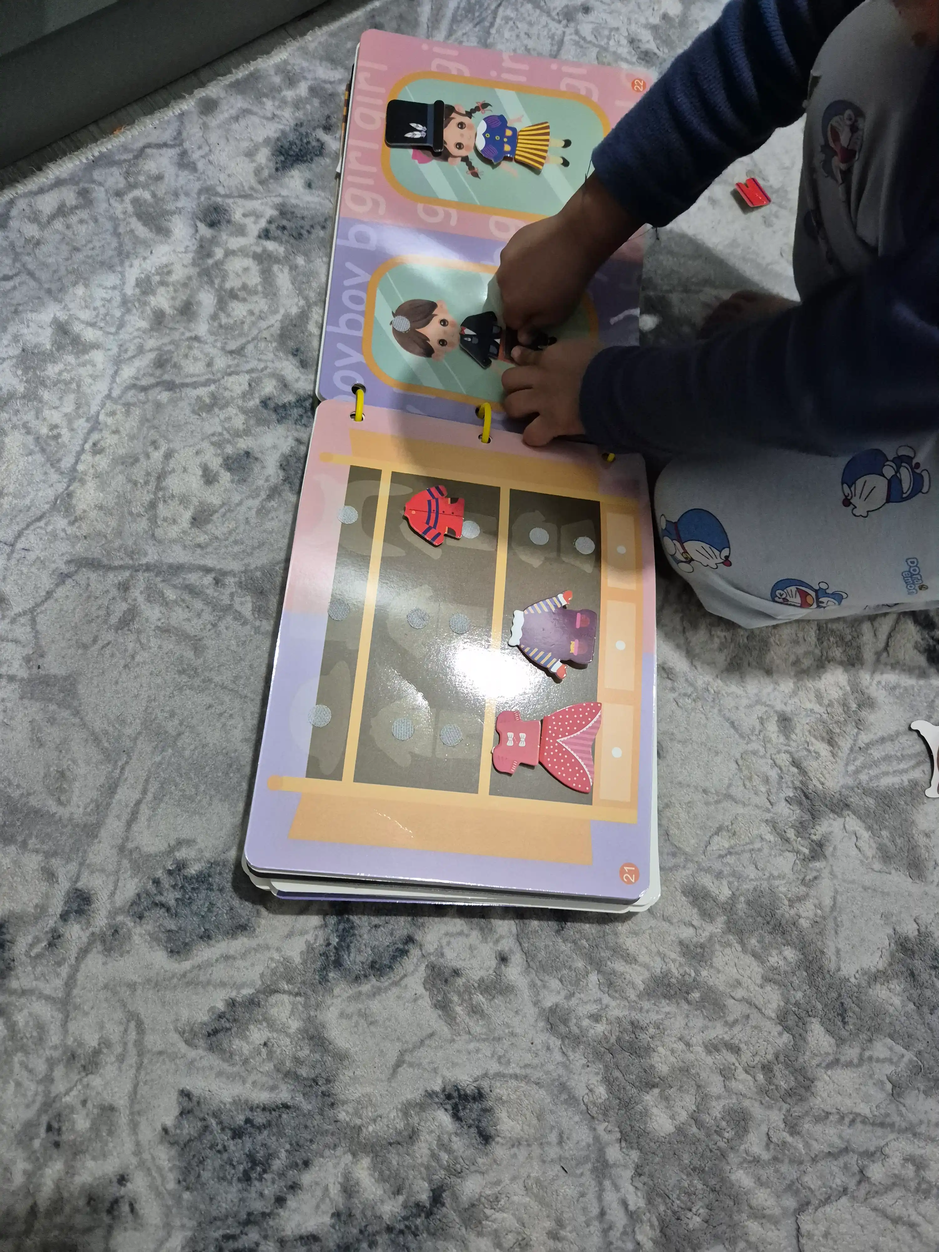 Развивающая книга Busybook, Монтессори на липучках