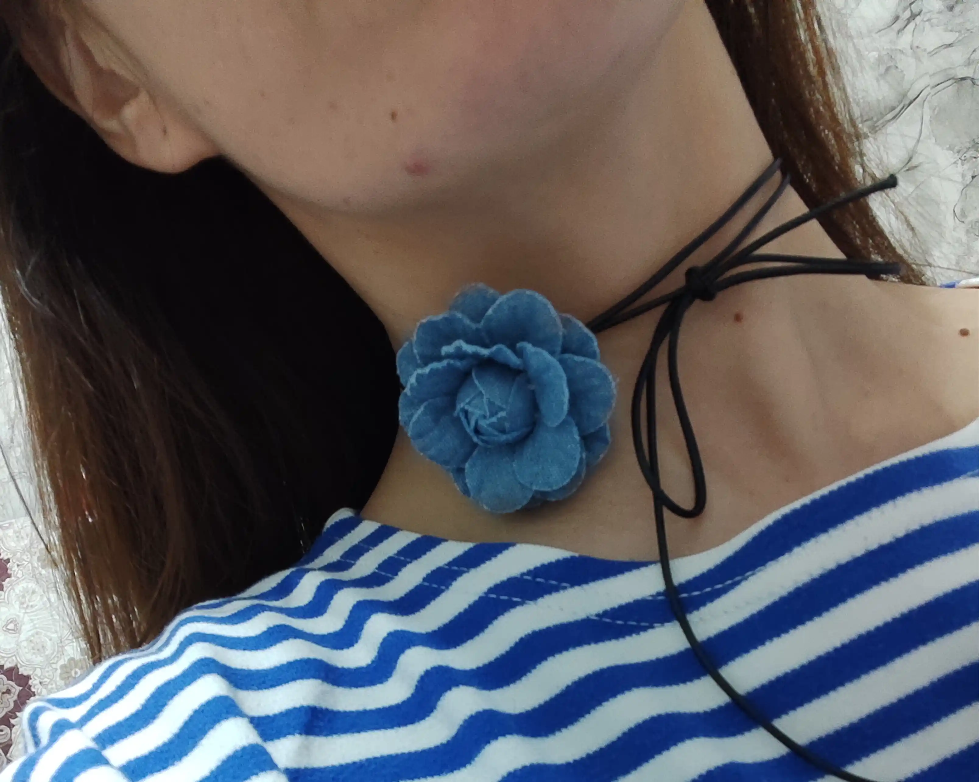 Choker, bo'ynidagi jinsi atirgul guli, ayollar taqinchoqlari