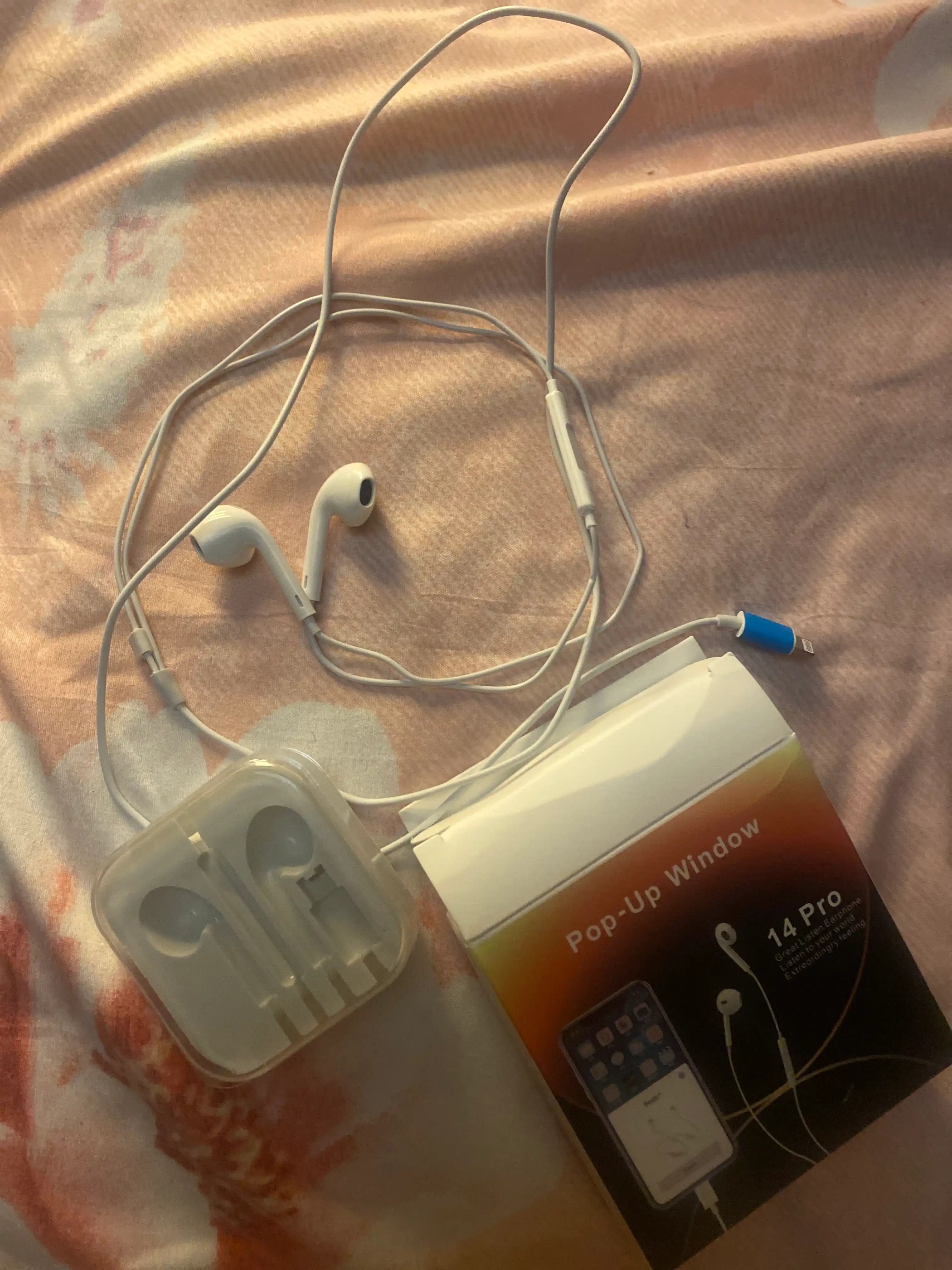 Simli quloqchinlar iPhone uchun Lightning kabeli, Bluetooth bilan