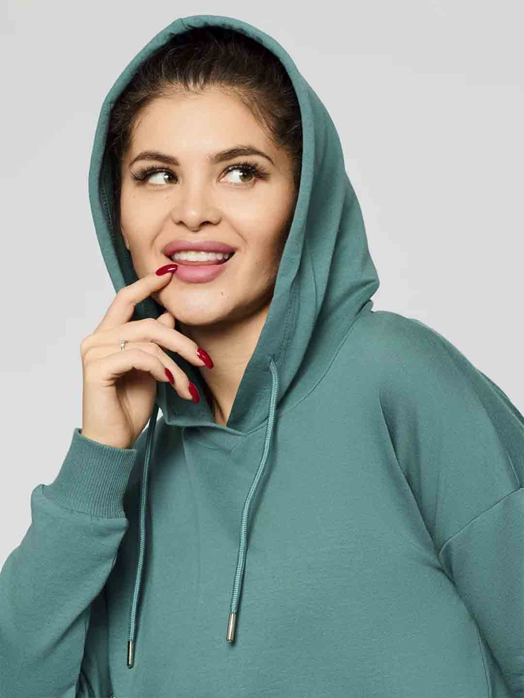 Rus porno aktyorlari Lexo Keksa odamlar yosh mushuklarni yalaydilar