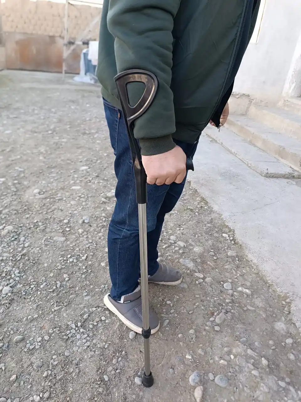 Tirsakli, qo'ltiq tayoq