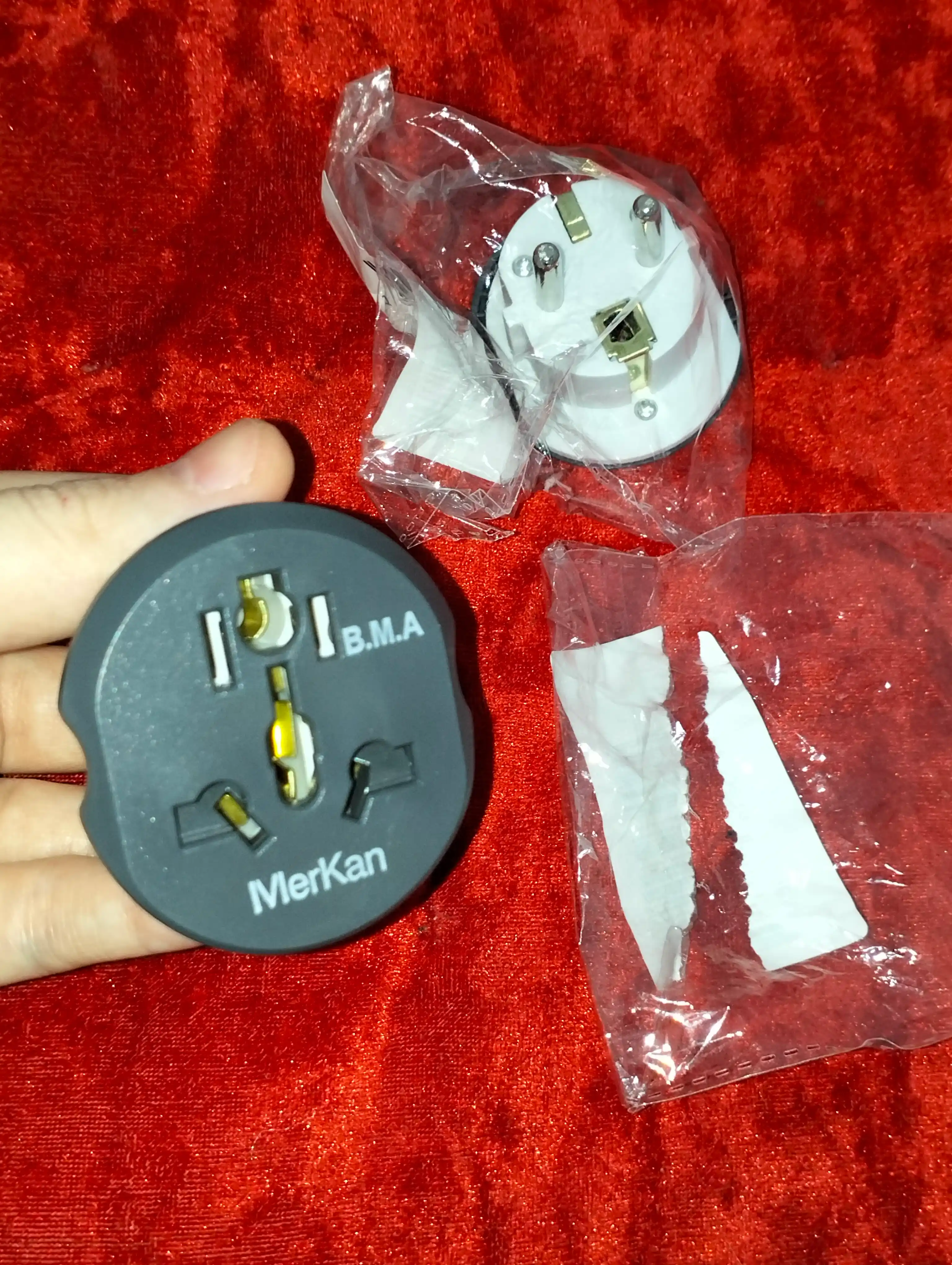 Universal adapter evro va uzb rozetka uchun perexodnik Merkan KT168, terminator, 16 A