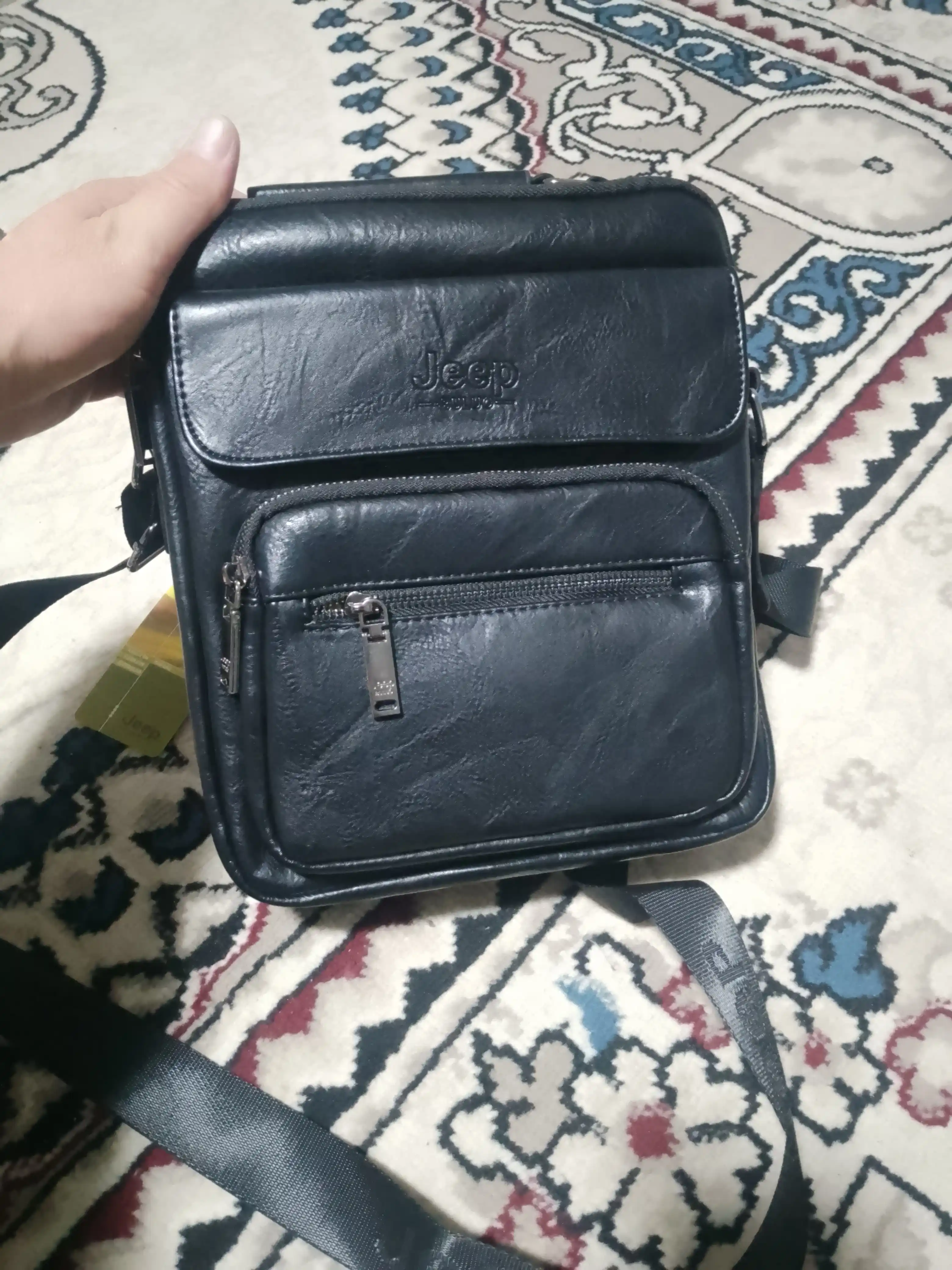 Erkaklar uchun yelkama sumka, charmdan