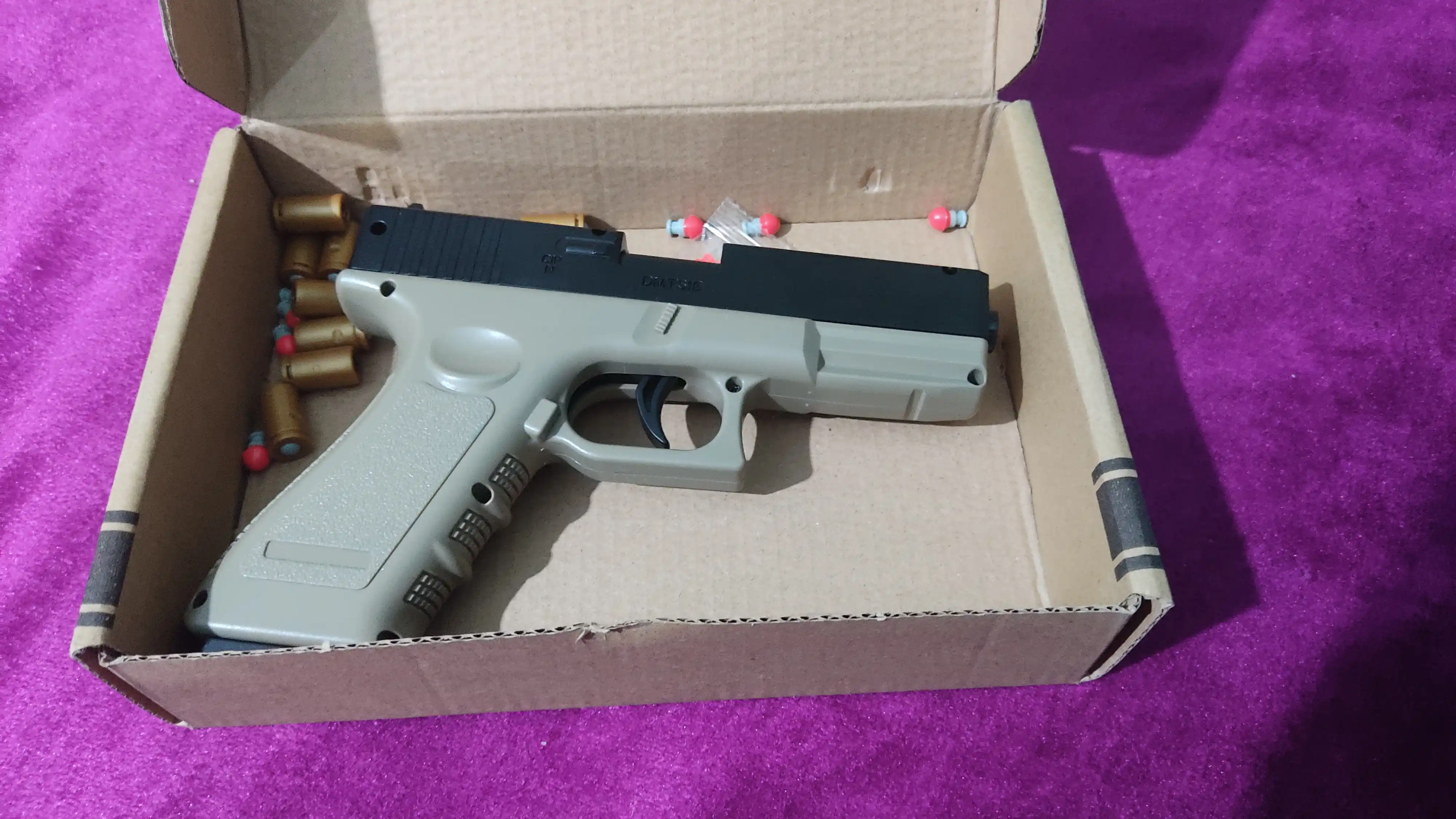 Игрушечный пистолет Glock 18