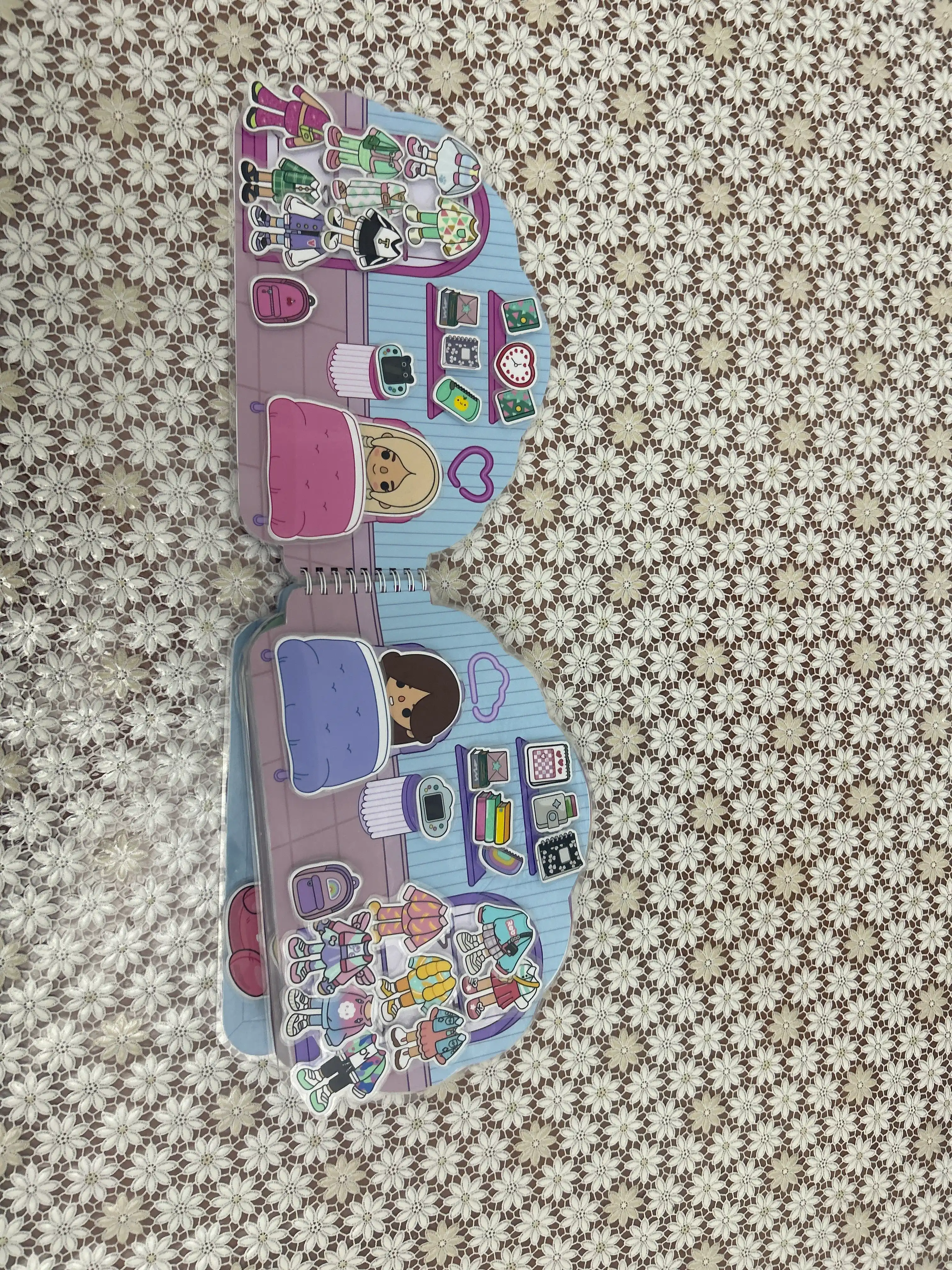 Yopishqoq kitob, stikerlar, barbi, modachi, toka-boka, avatar, labubu
