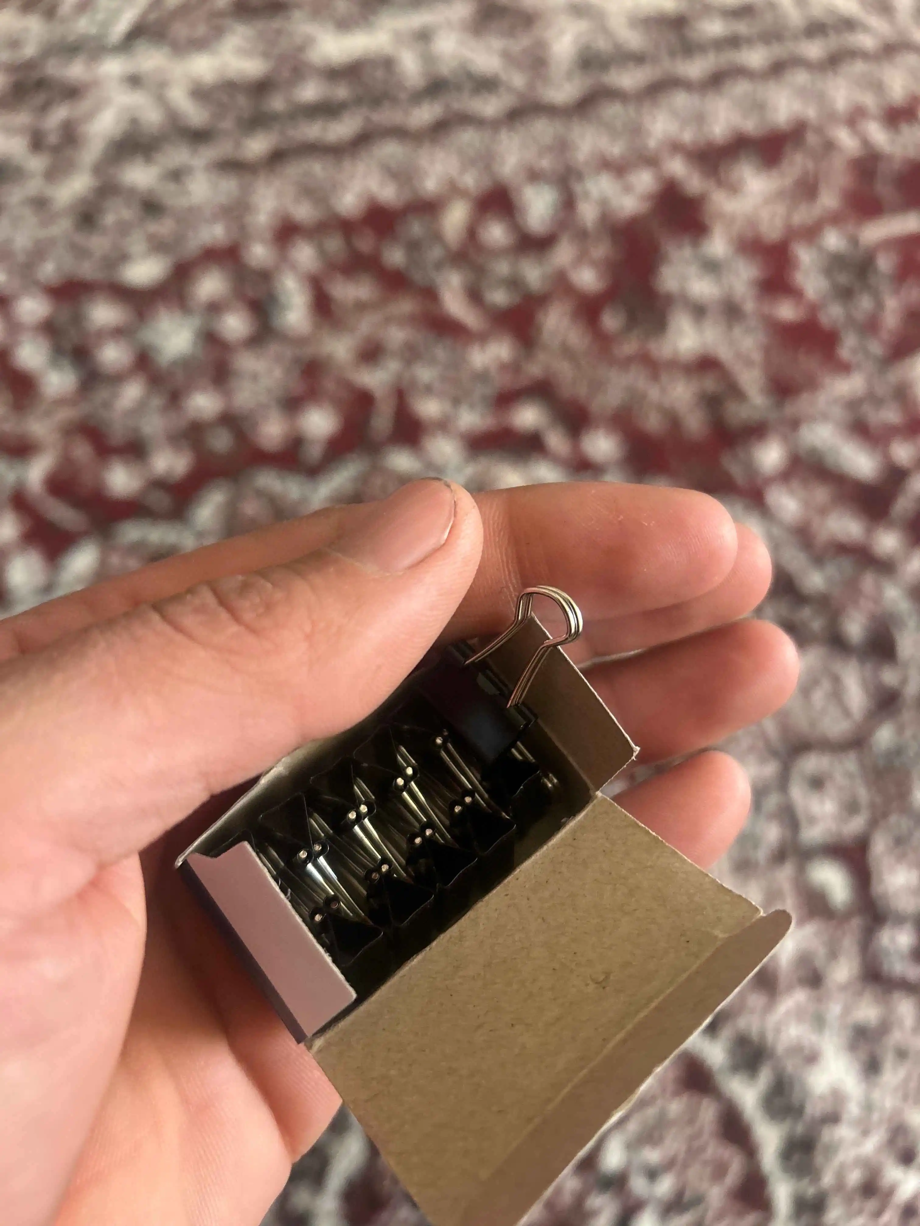 Qog'ozlar uchun qisqich Deli E38566, 15 mm, 12 dona