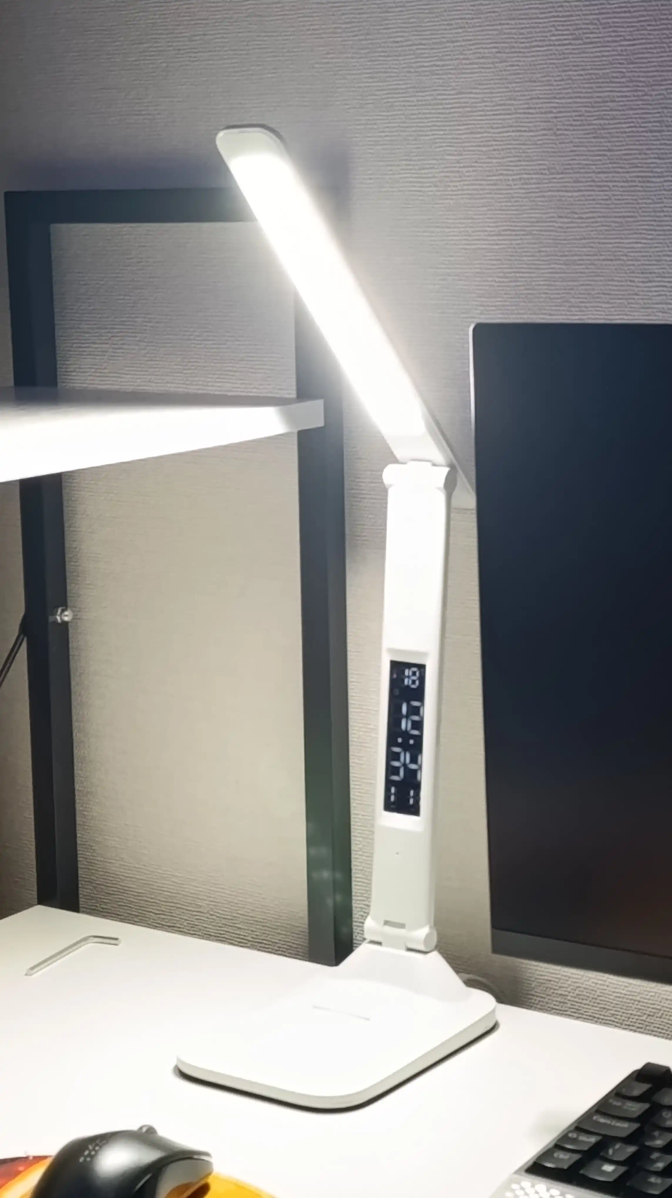 LED stol chiroqi o'rnatilgan batareya