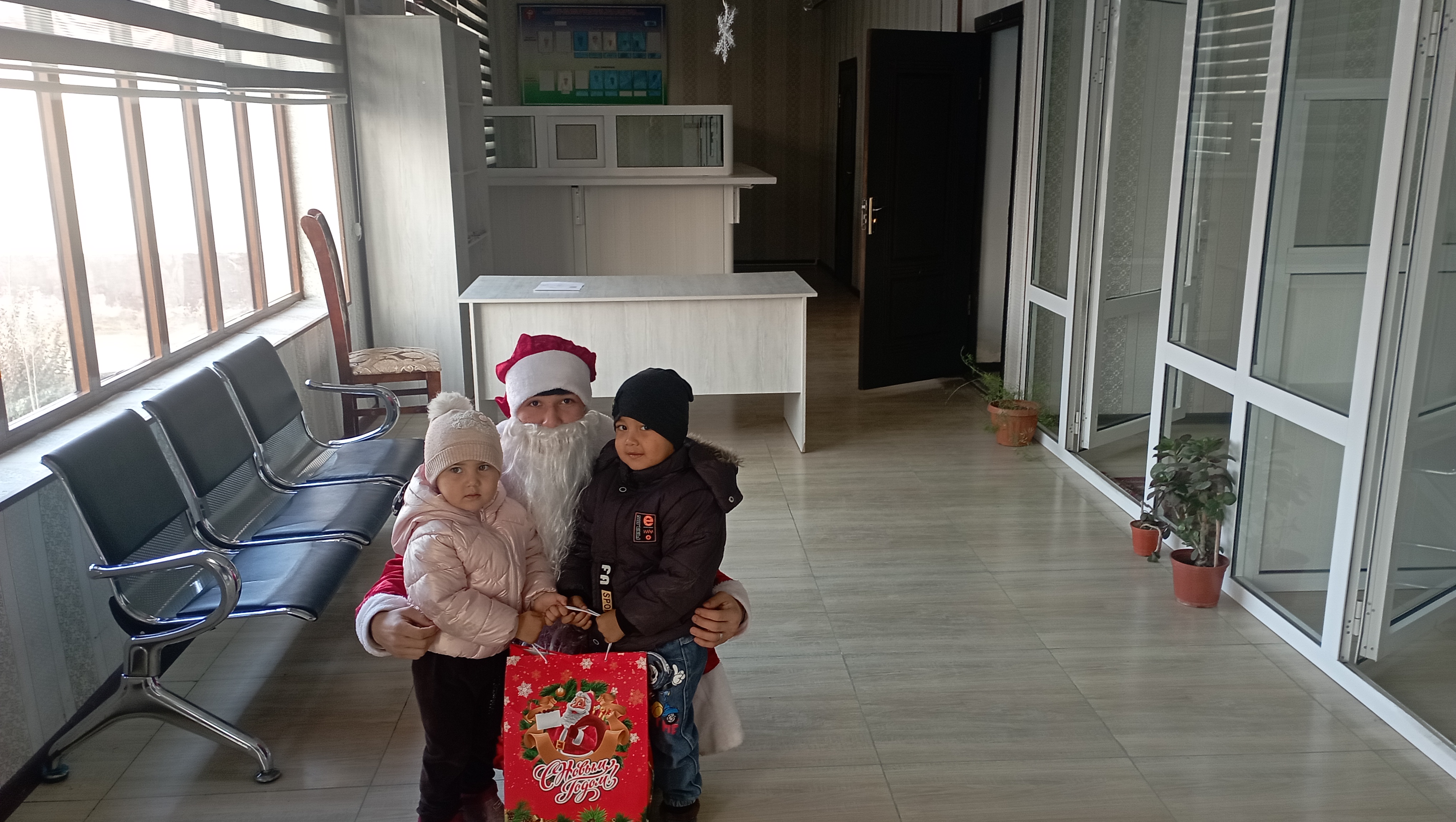 Ayollar uchun qalinlashtirilgan yarim etiklar, mo'ynali