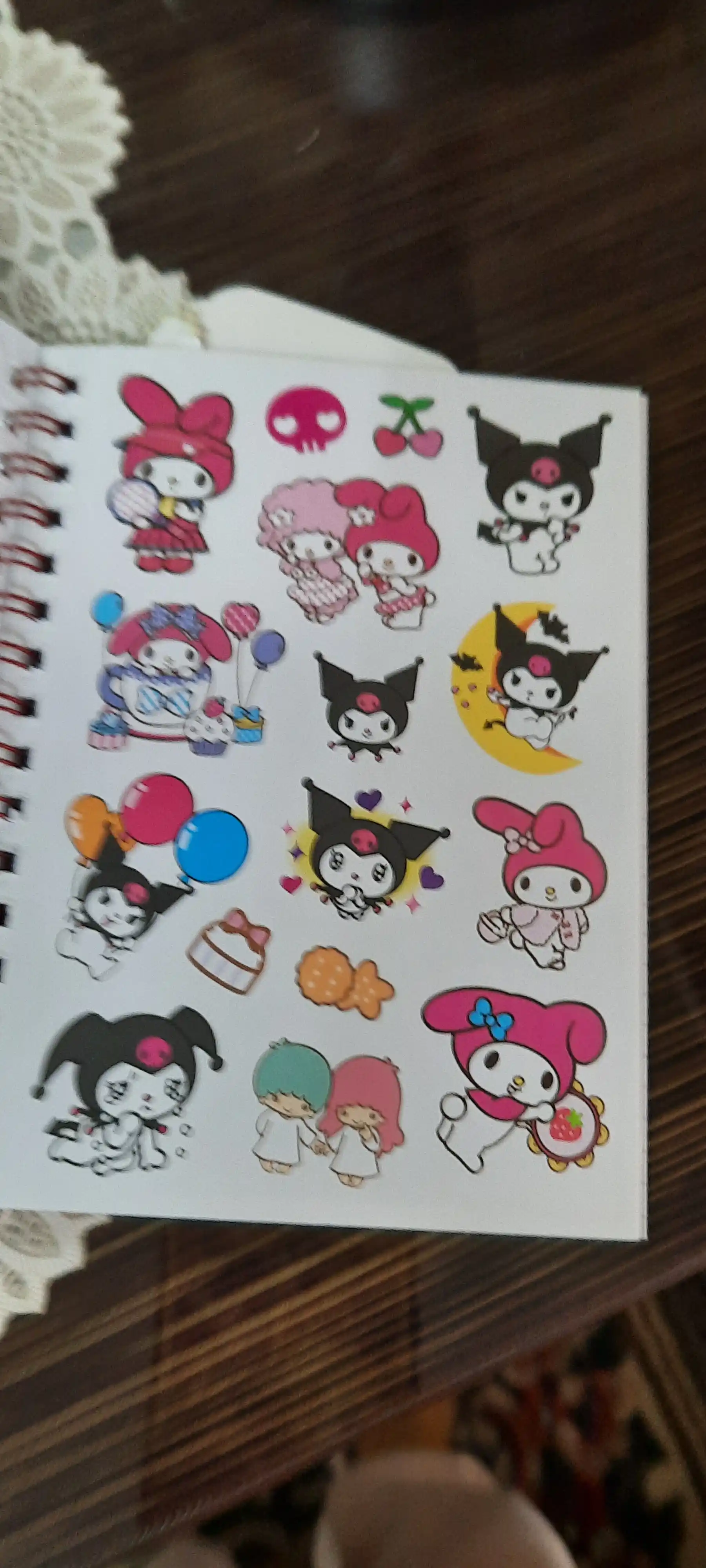 Bloknot stiker bilan Kuromi Sanrio, stiker kitobi, o'lchami 16 * 12 sm