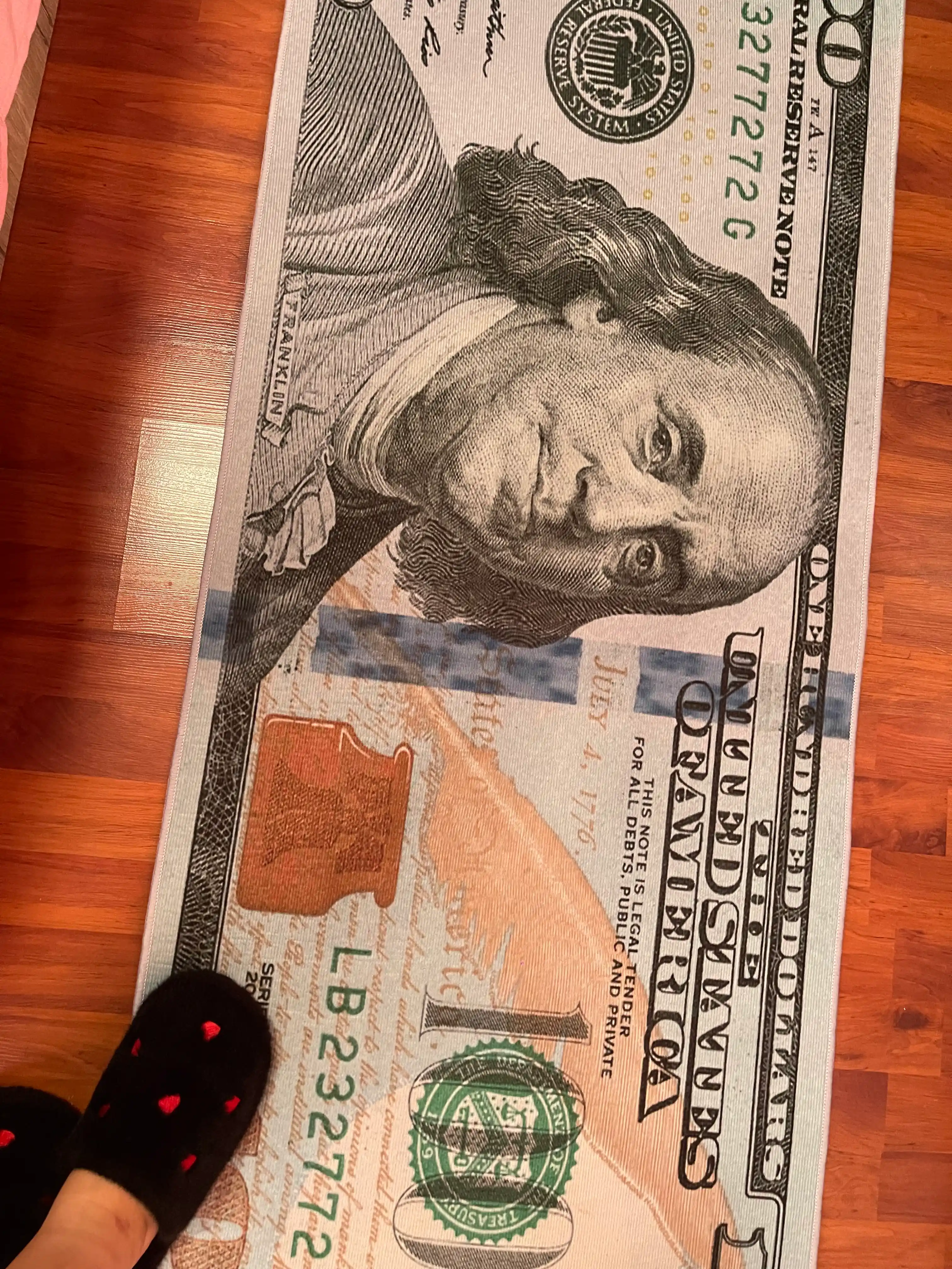Gilamcha 100 dollar ko'rinishda, dekorativ, xonaga