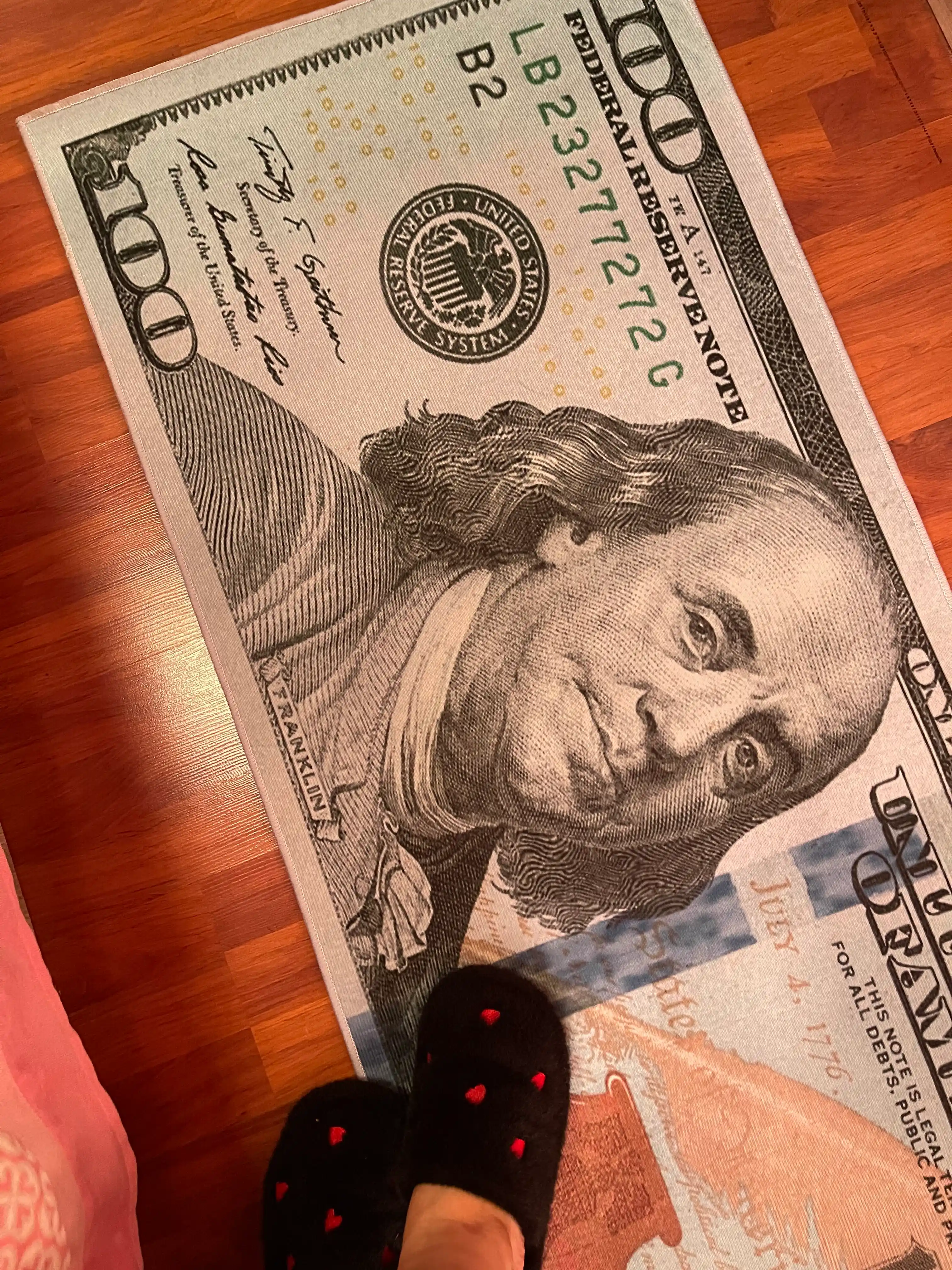 Gilamcha 100 dollar ko'rinishda, dekorativ, xonaga