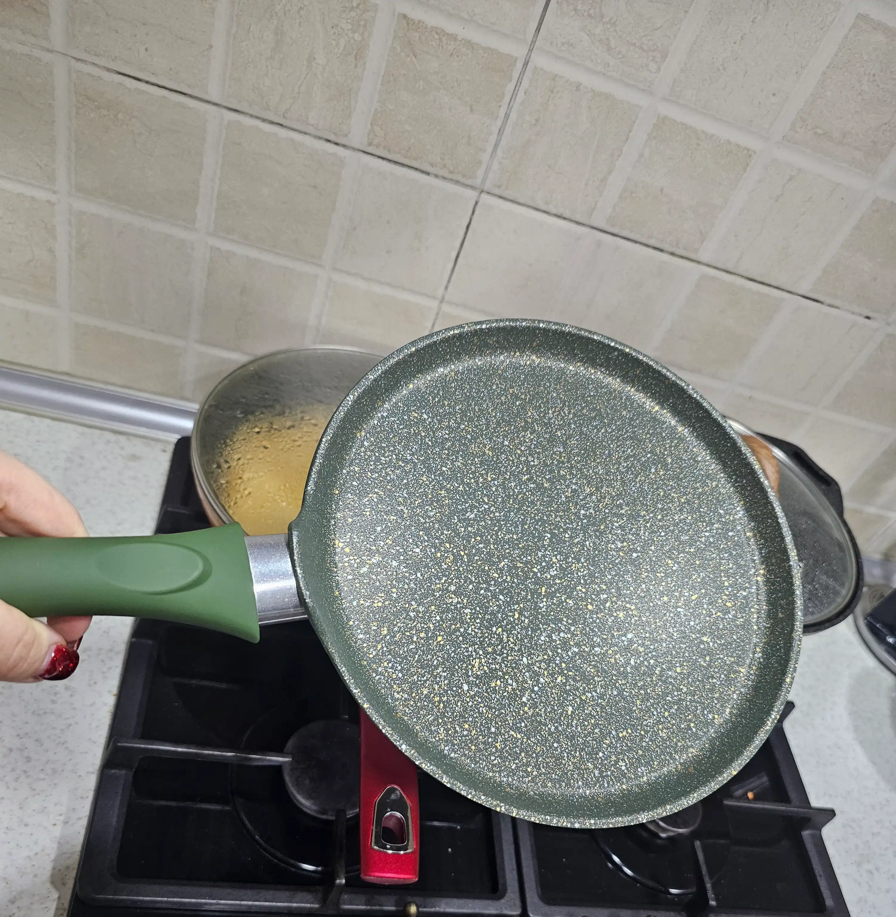 Blinchik qovuradigan tova tutqich bilan Kukmara Trendy Style, malachite