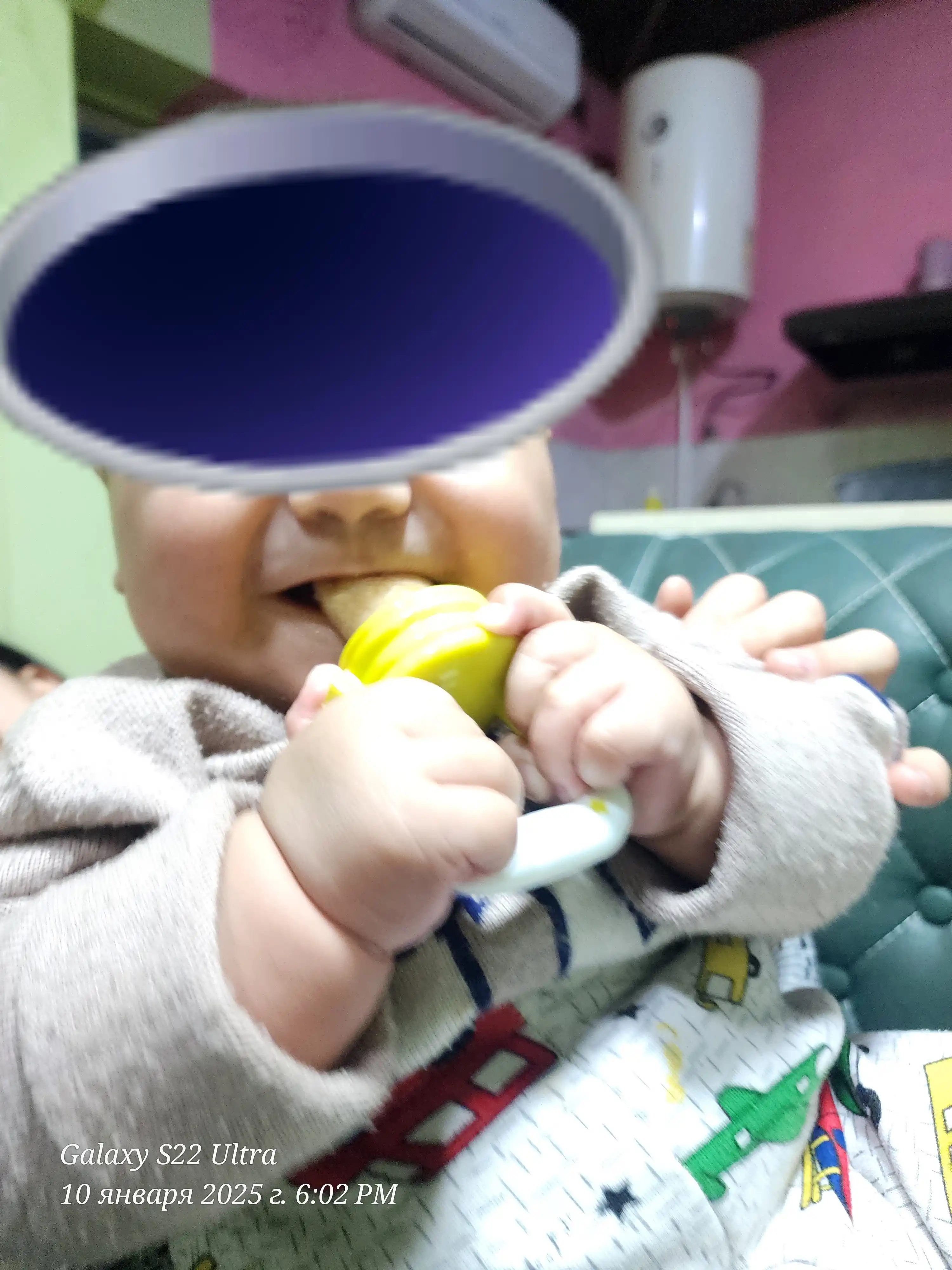 Nibler, bolalarni meva bilan o'ziqlantirish uchun so'rgich