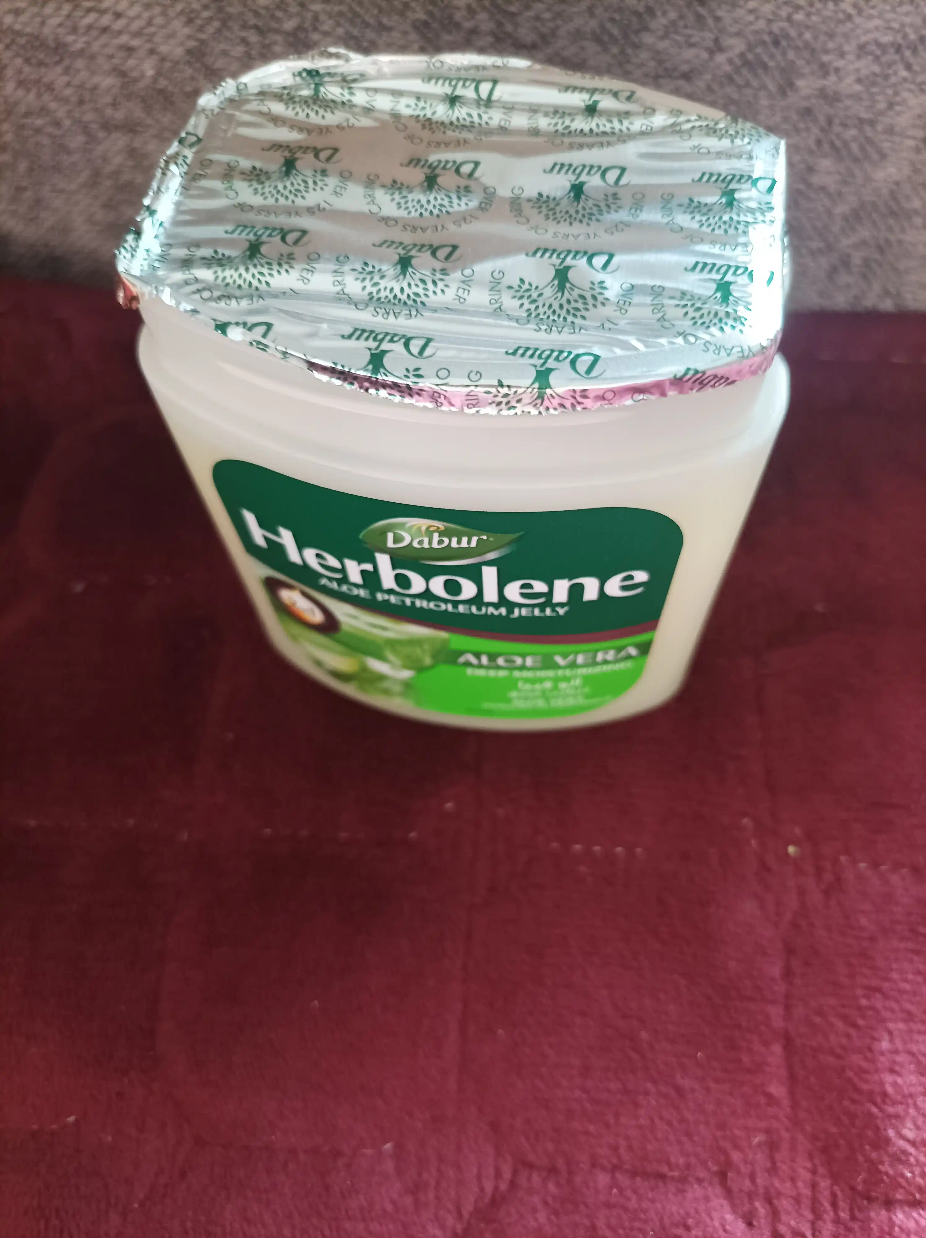 Vazelin Dabur Herbolene, aloe vera va E vitamin, yuz kremi, tana va lablar uchun